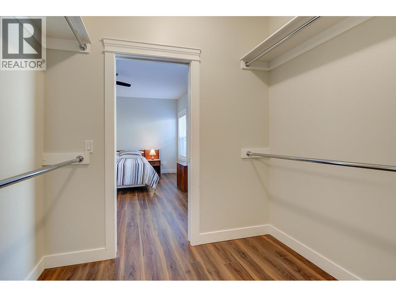 2097 Acorn Crescent