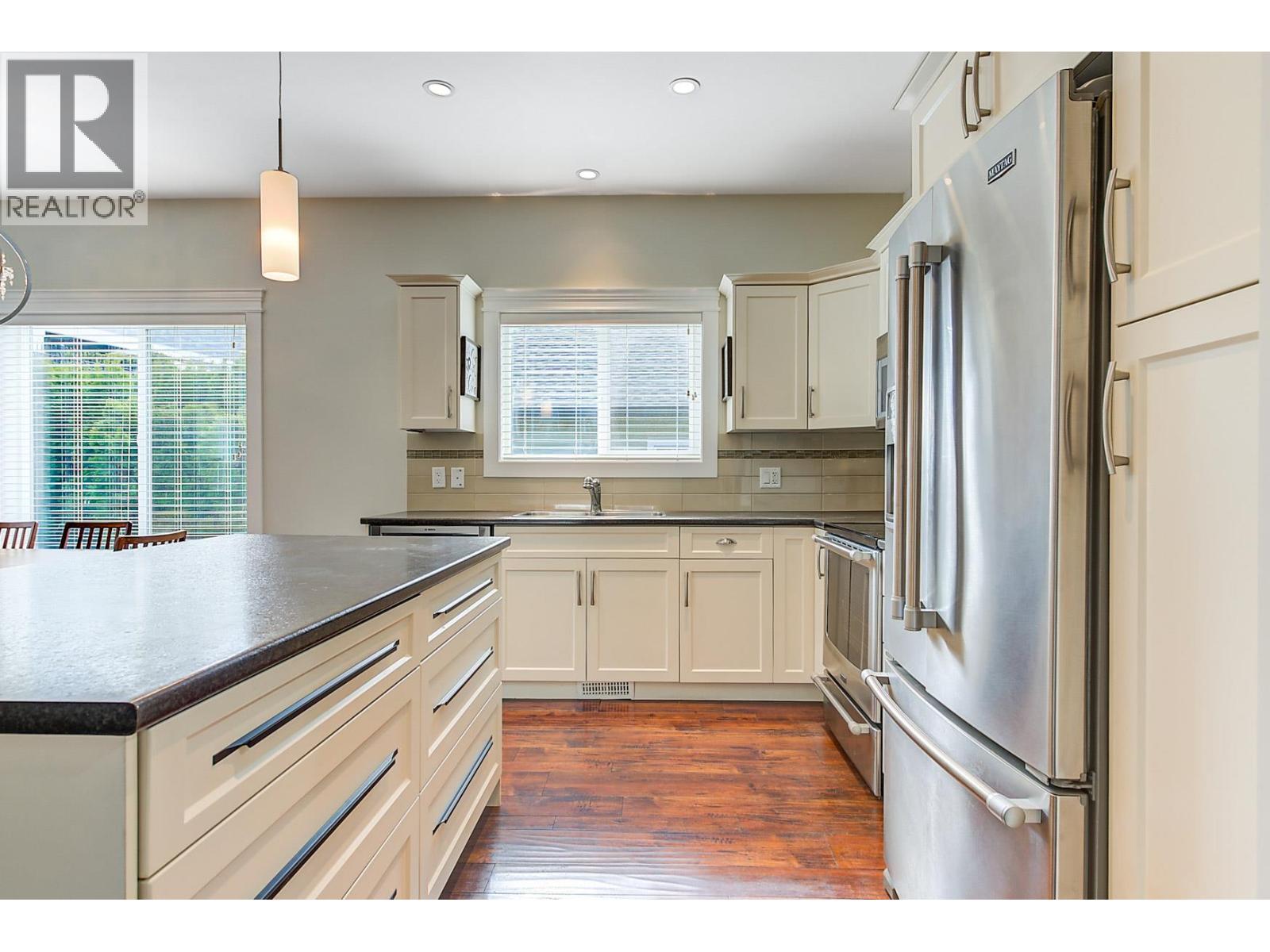 2097 Acorn Crescent