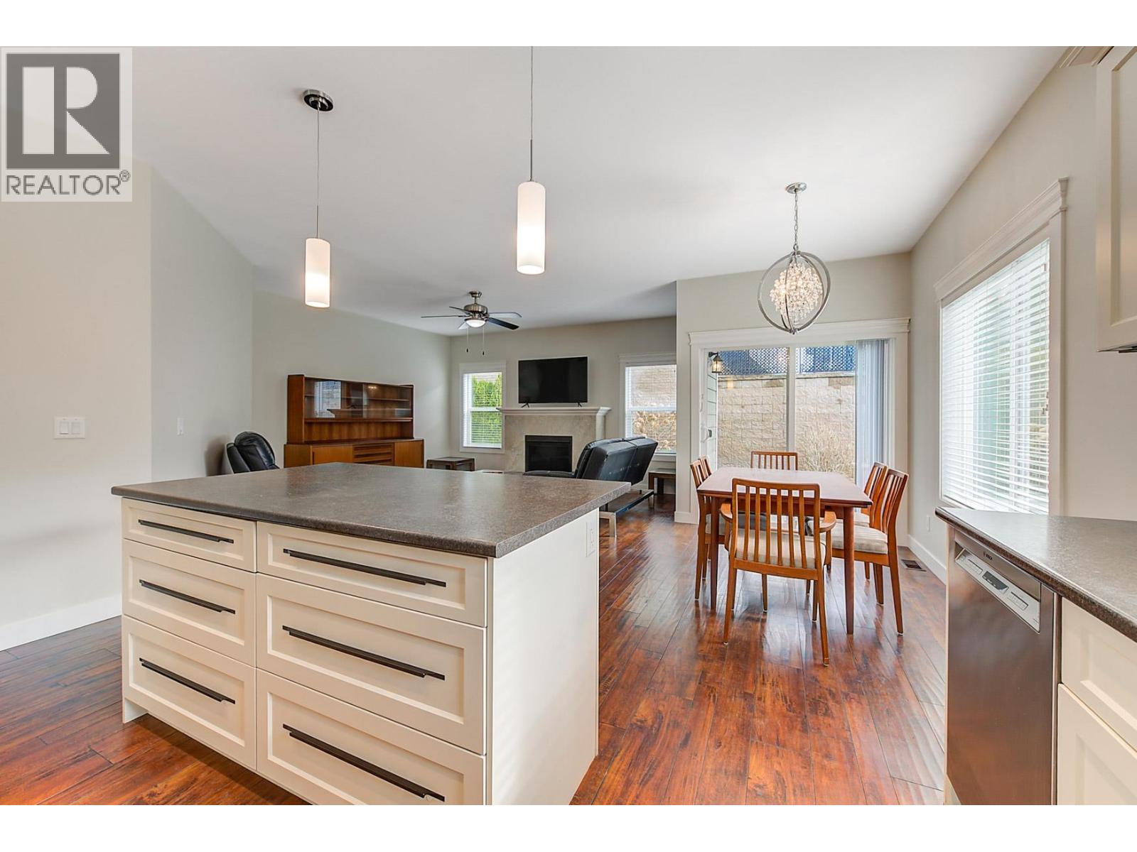 2097 Acorn Crescent