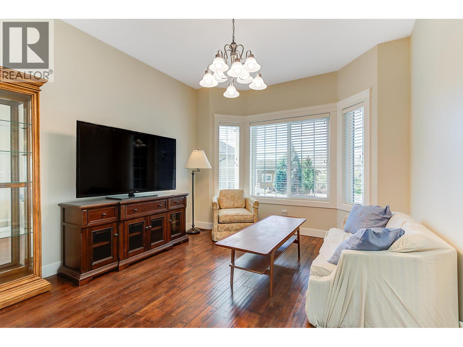 2097 Acorn Crescent