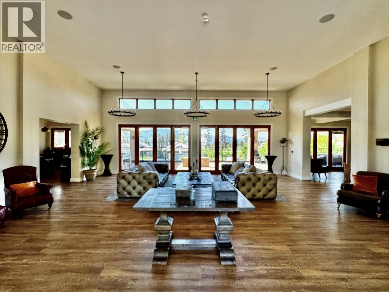 2097 Acorn Crescent
