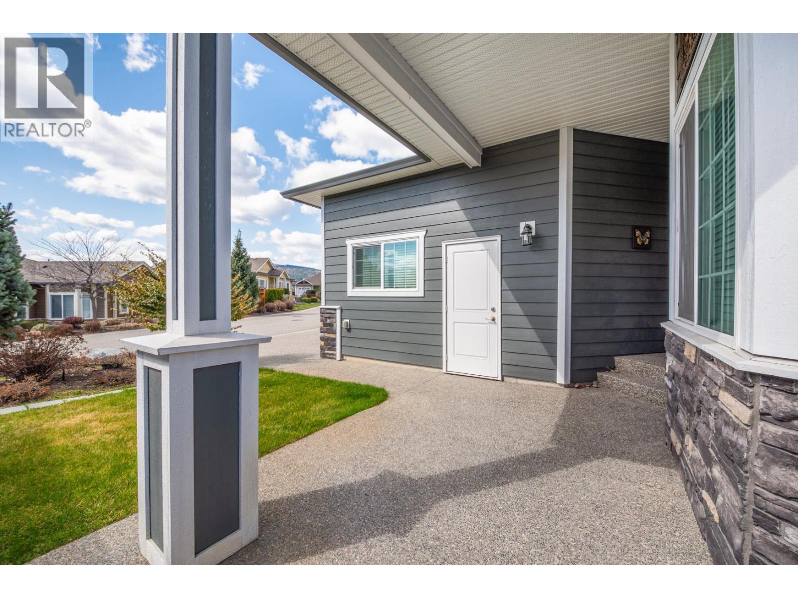 2097 Acorn Crescent