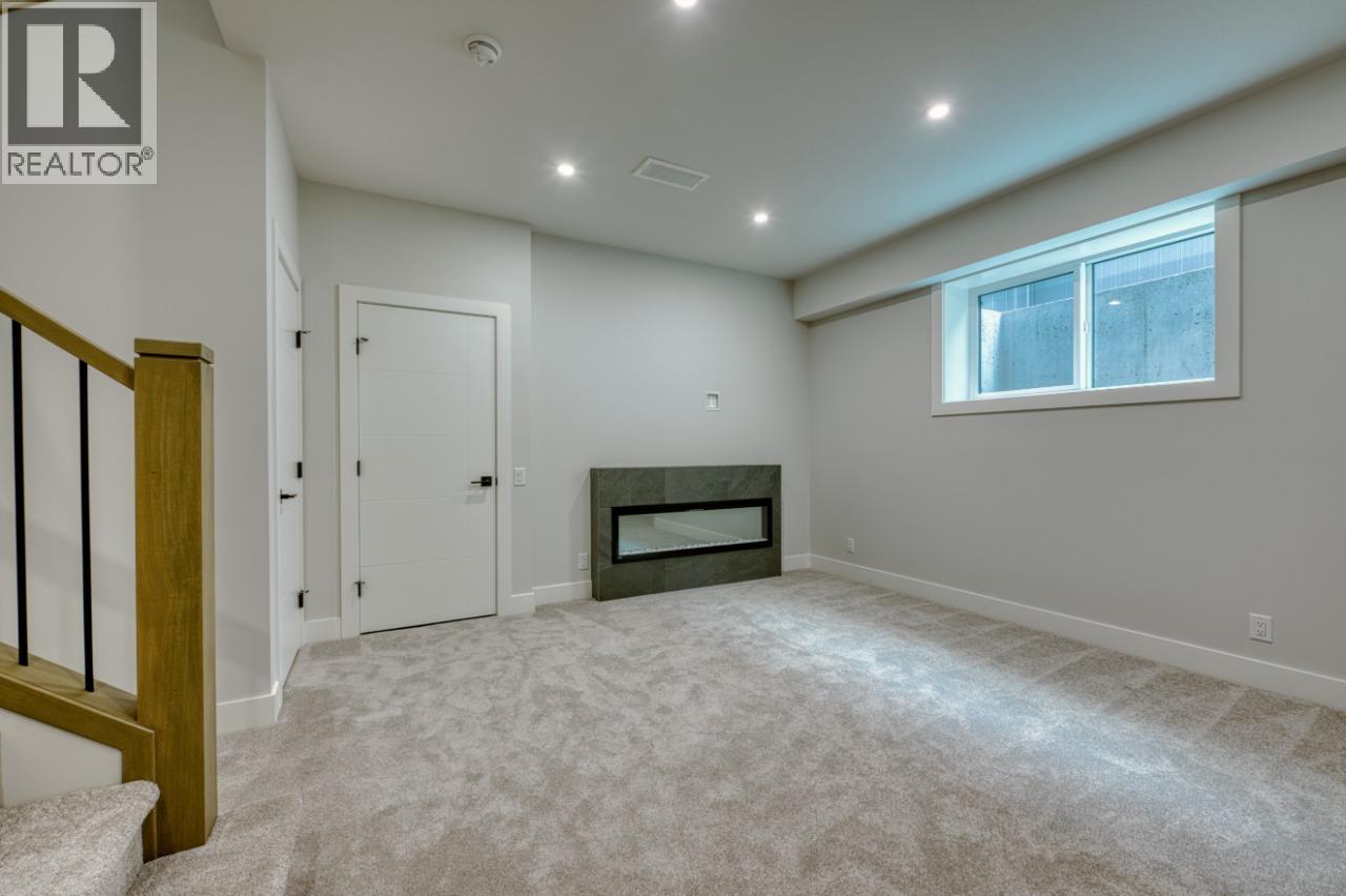 925 Bull Crescent