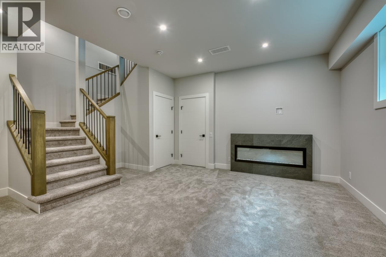 925 Bull Crescent