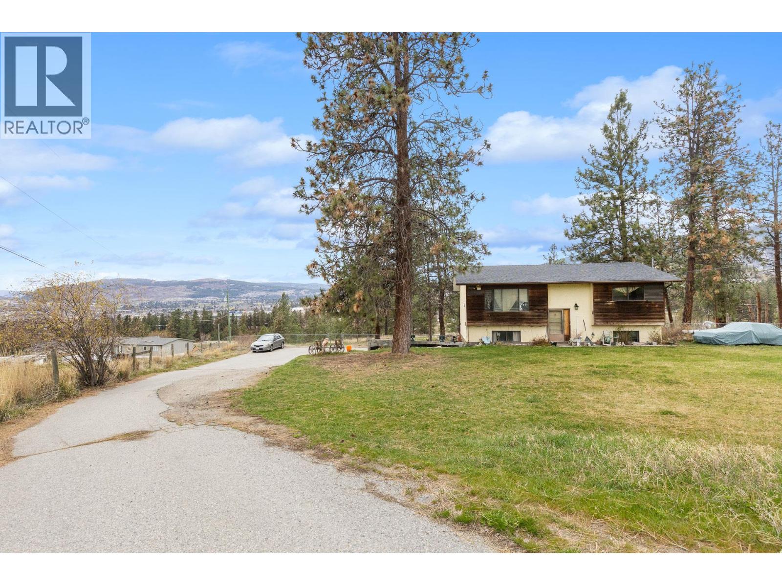 3260 Coyote Crescent