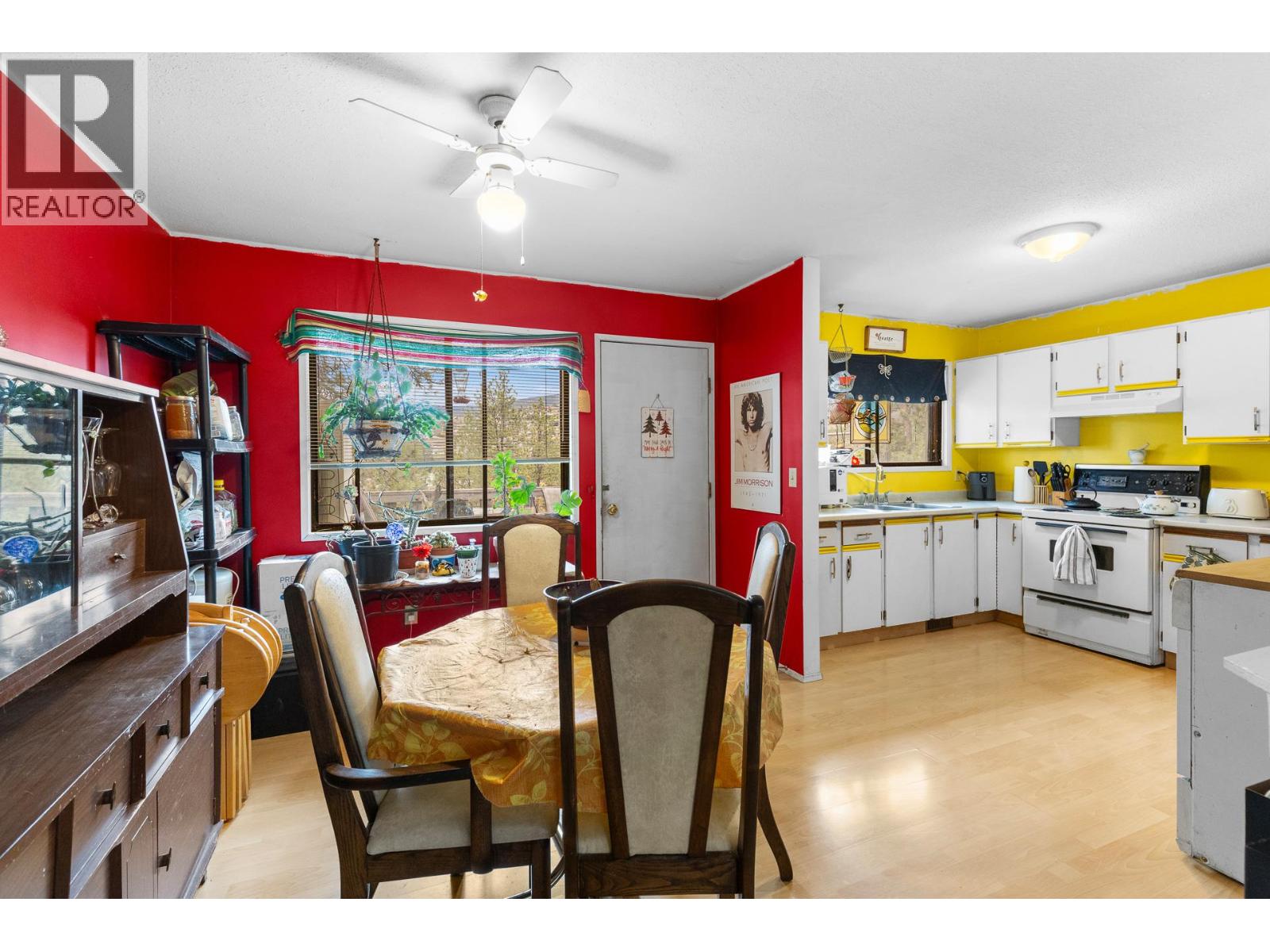 3260 Coyote Crescent