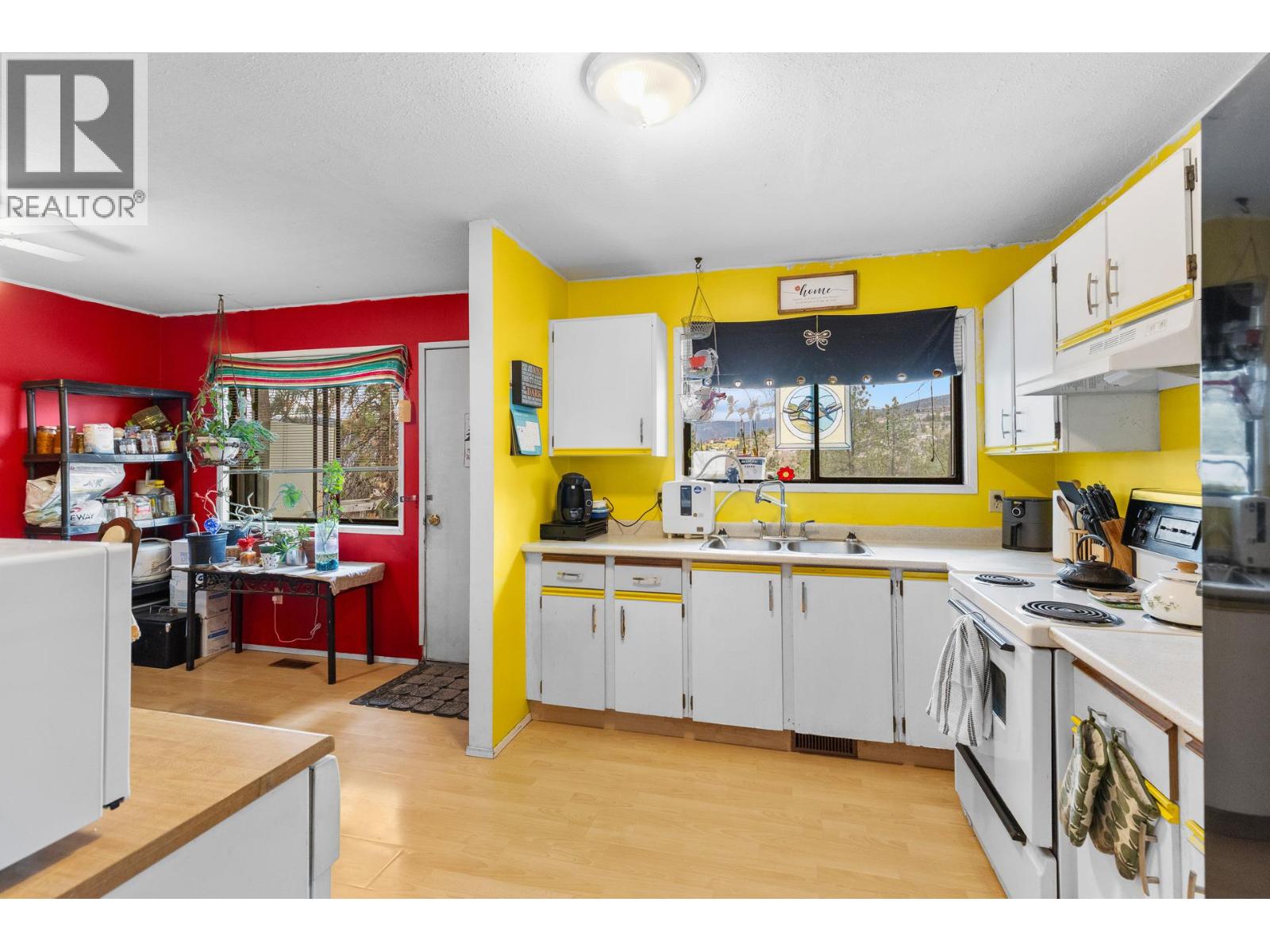 3260 Coyote Crescent
