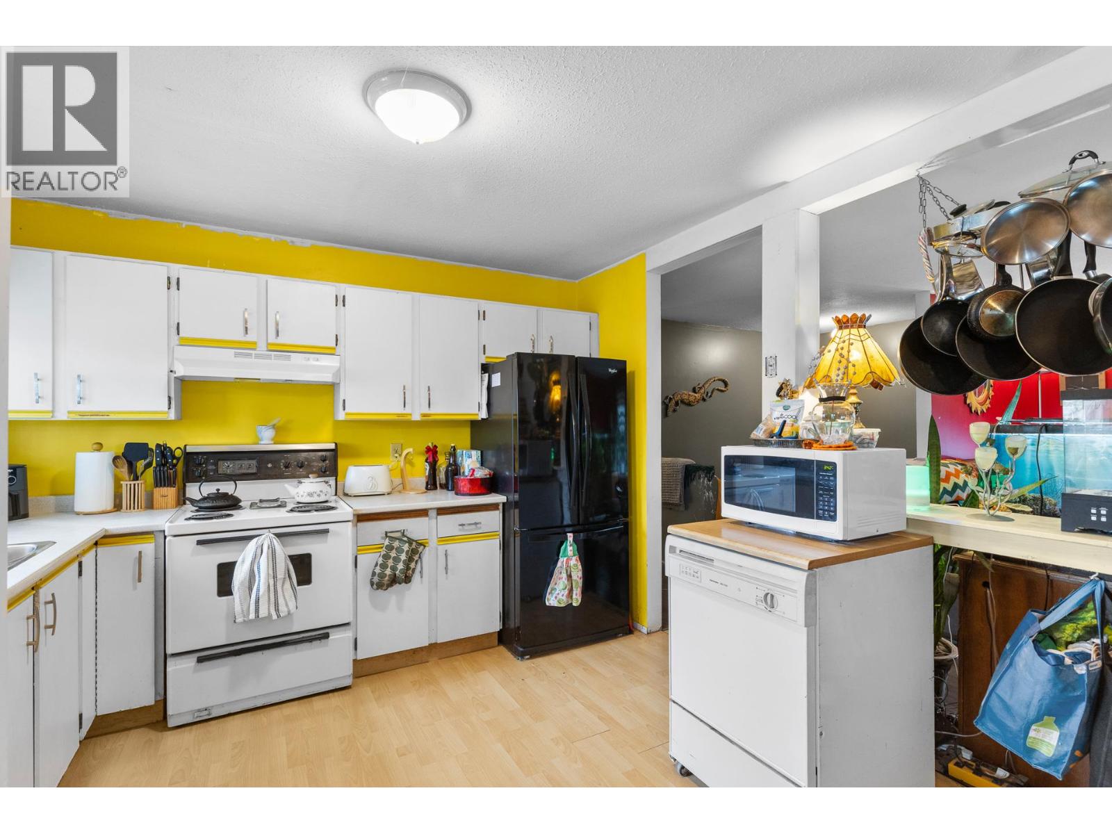 3260 Coyote Crescent