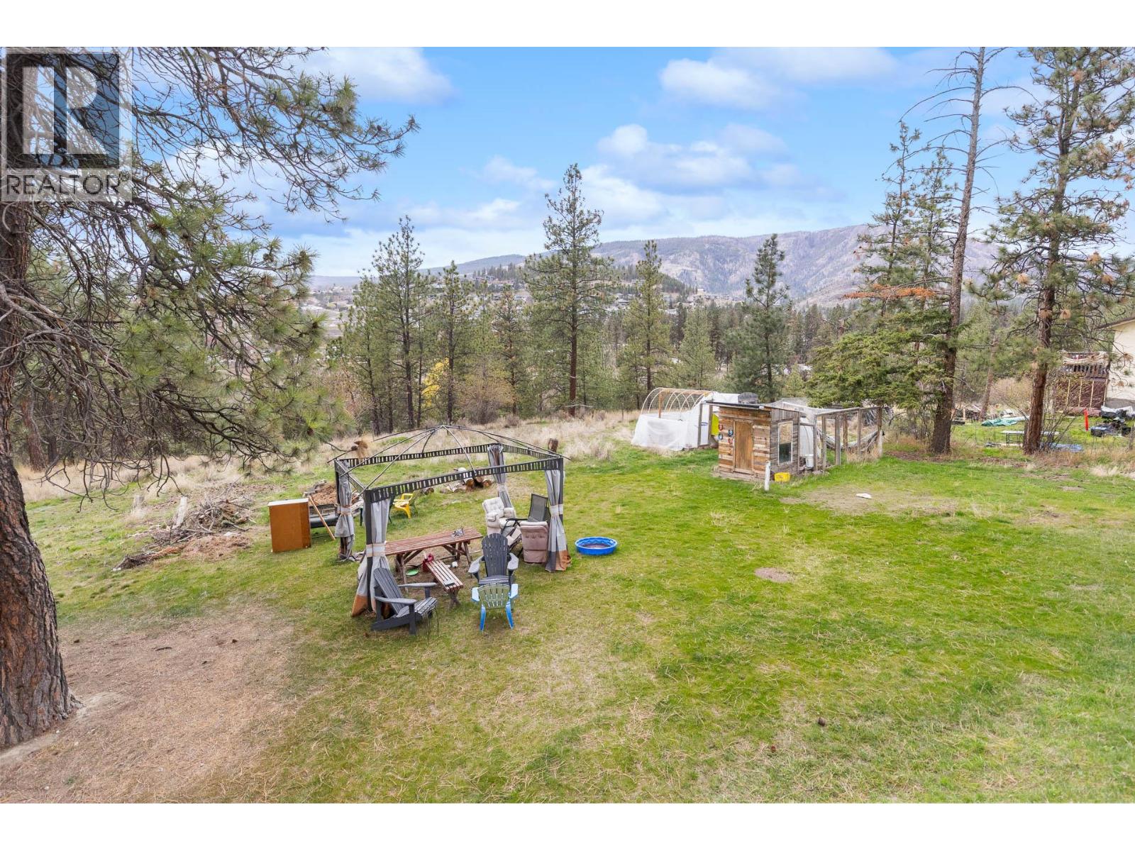 3260 Coyote Crescent