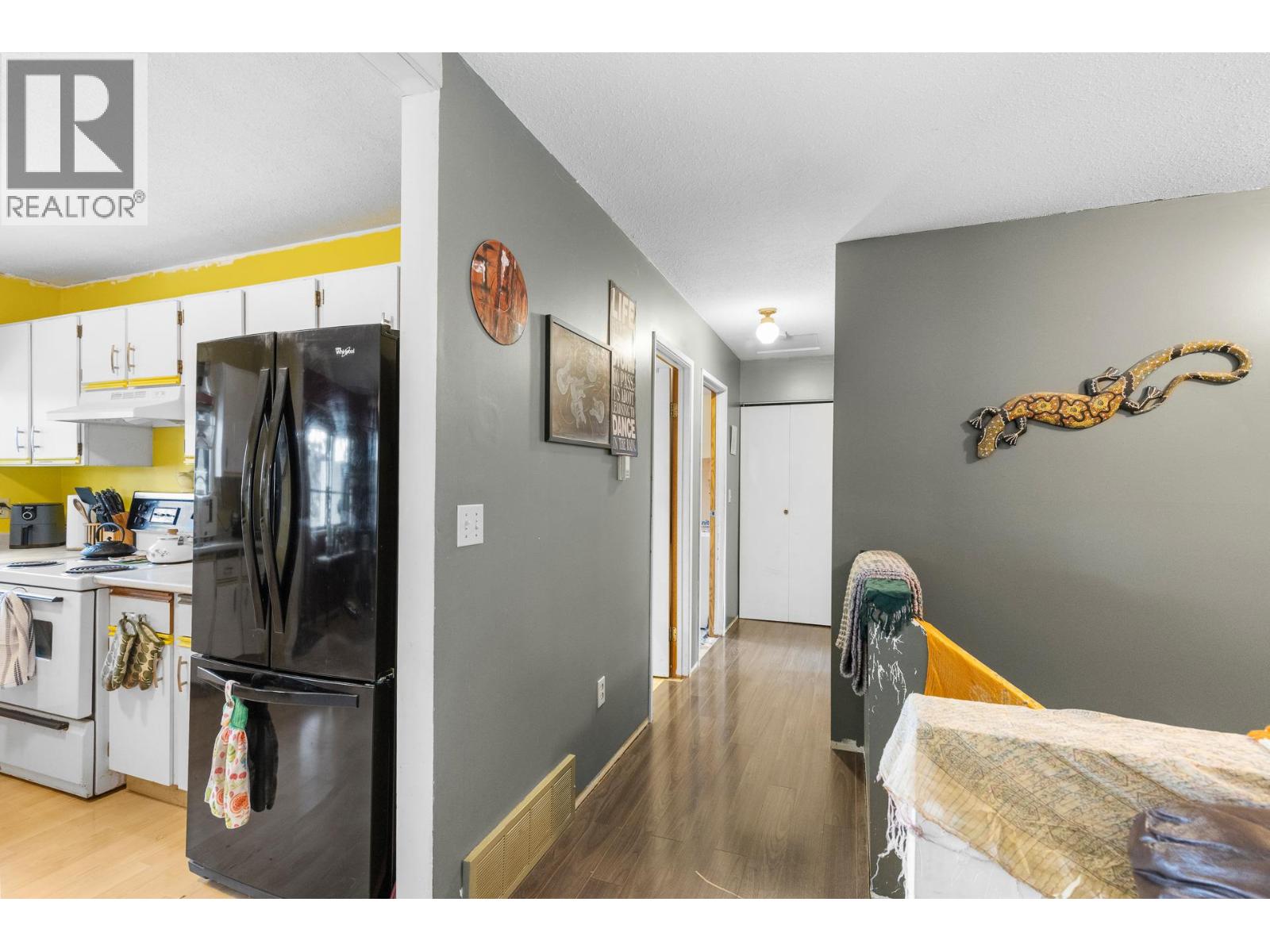 3260 Coyote Crescent