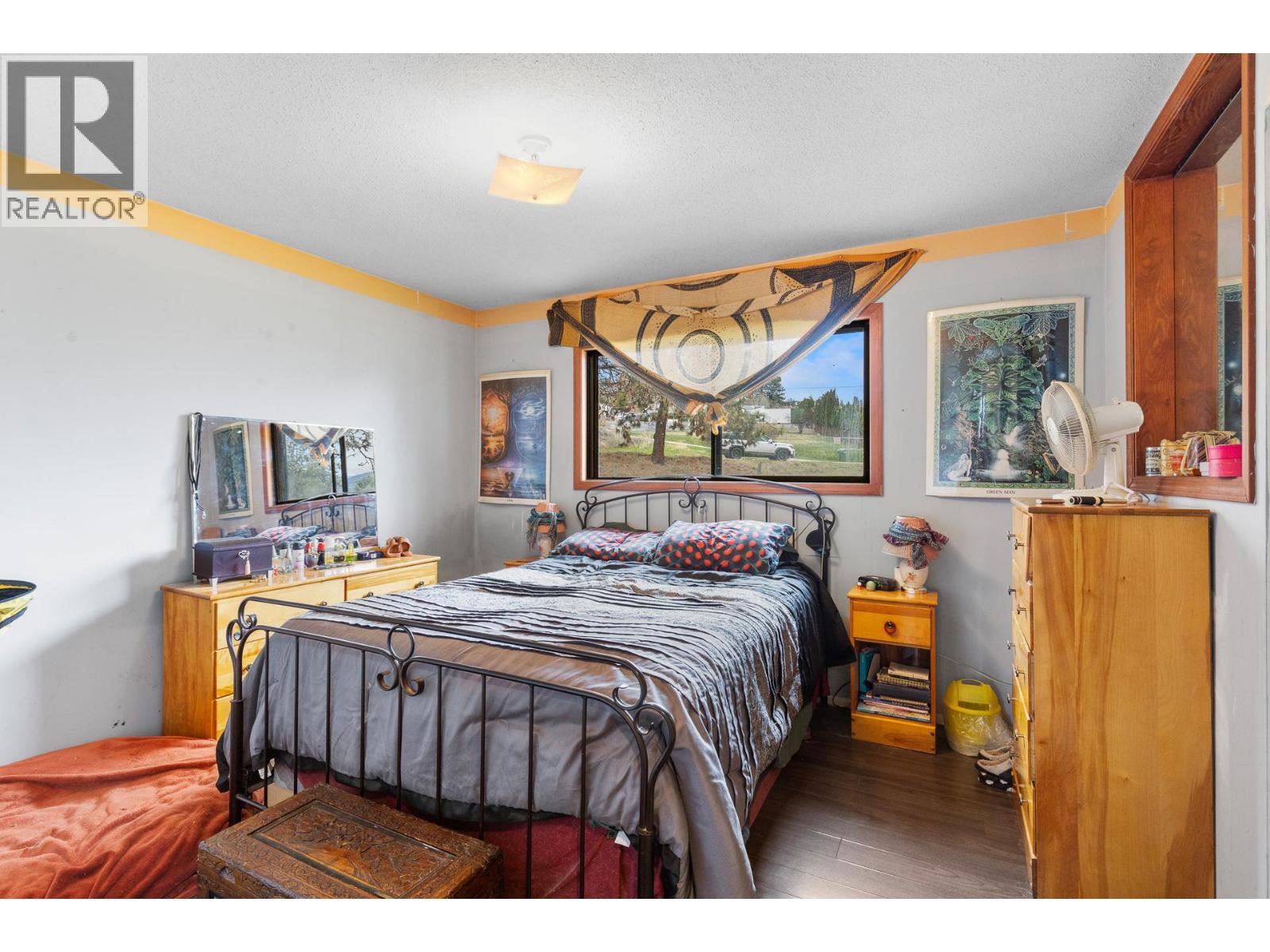 3260 Coyote Crescent
