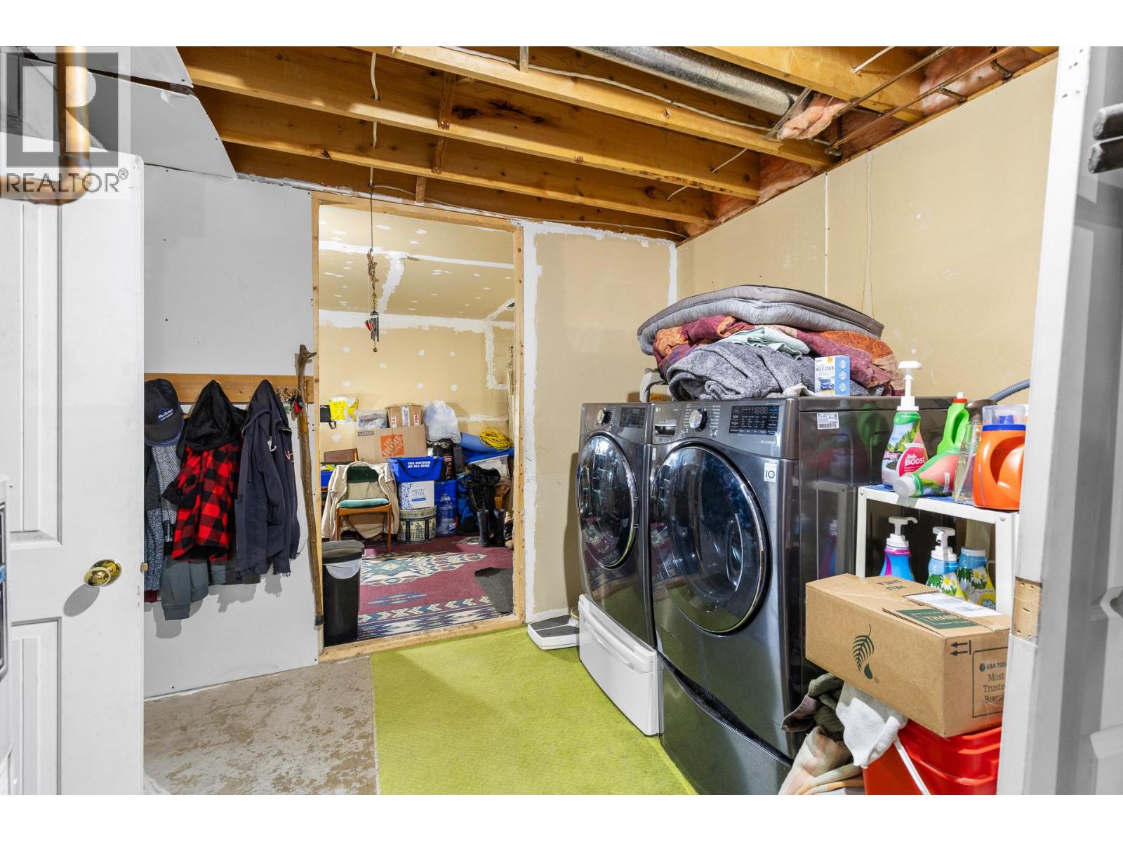 3260 Coyote Crescent