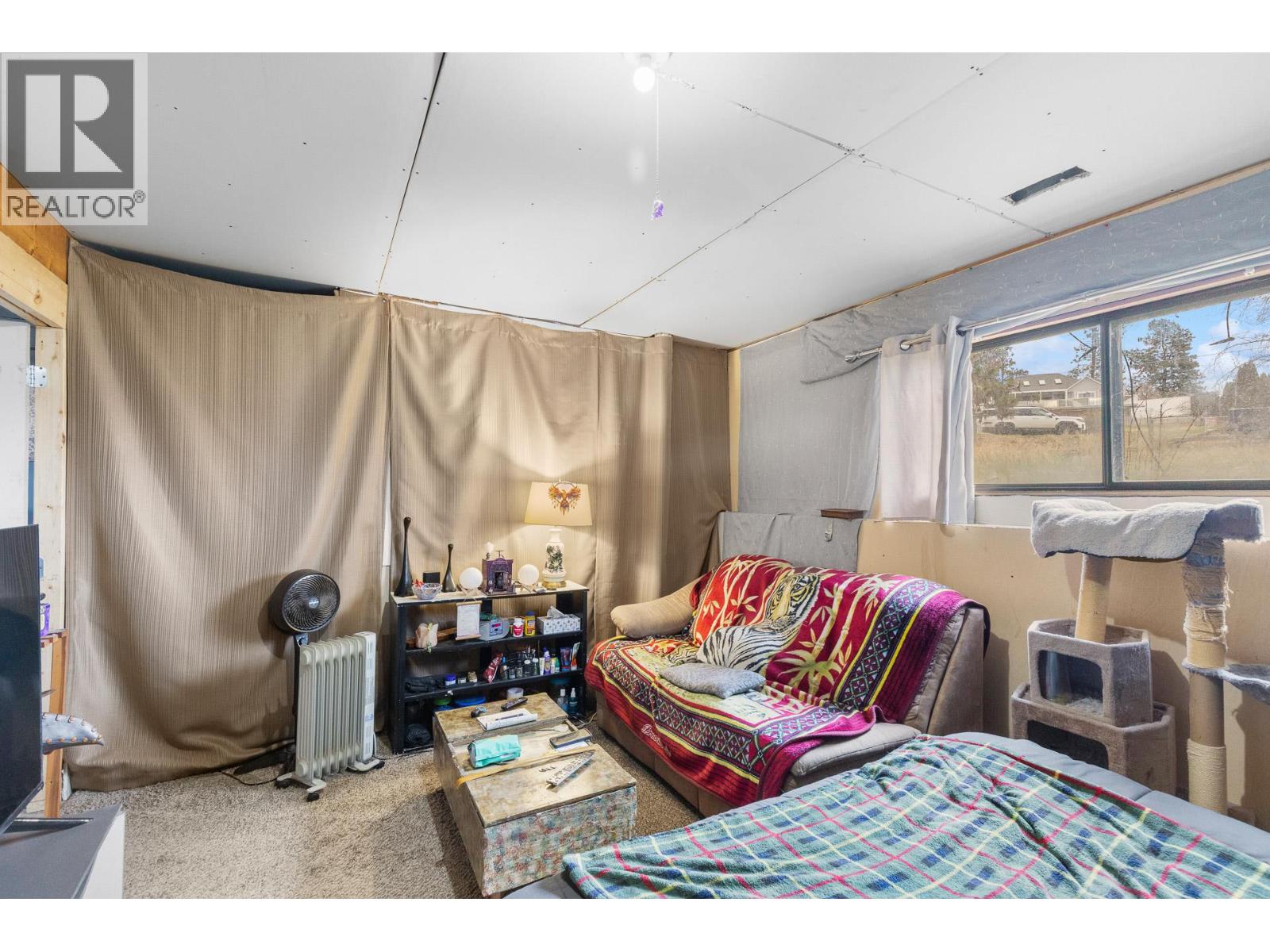 3260 Coyote Crescent
