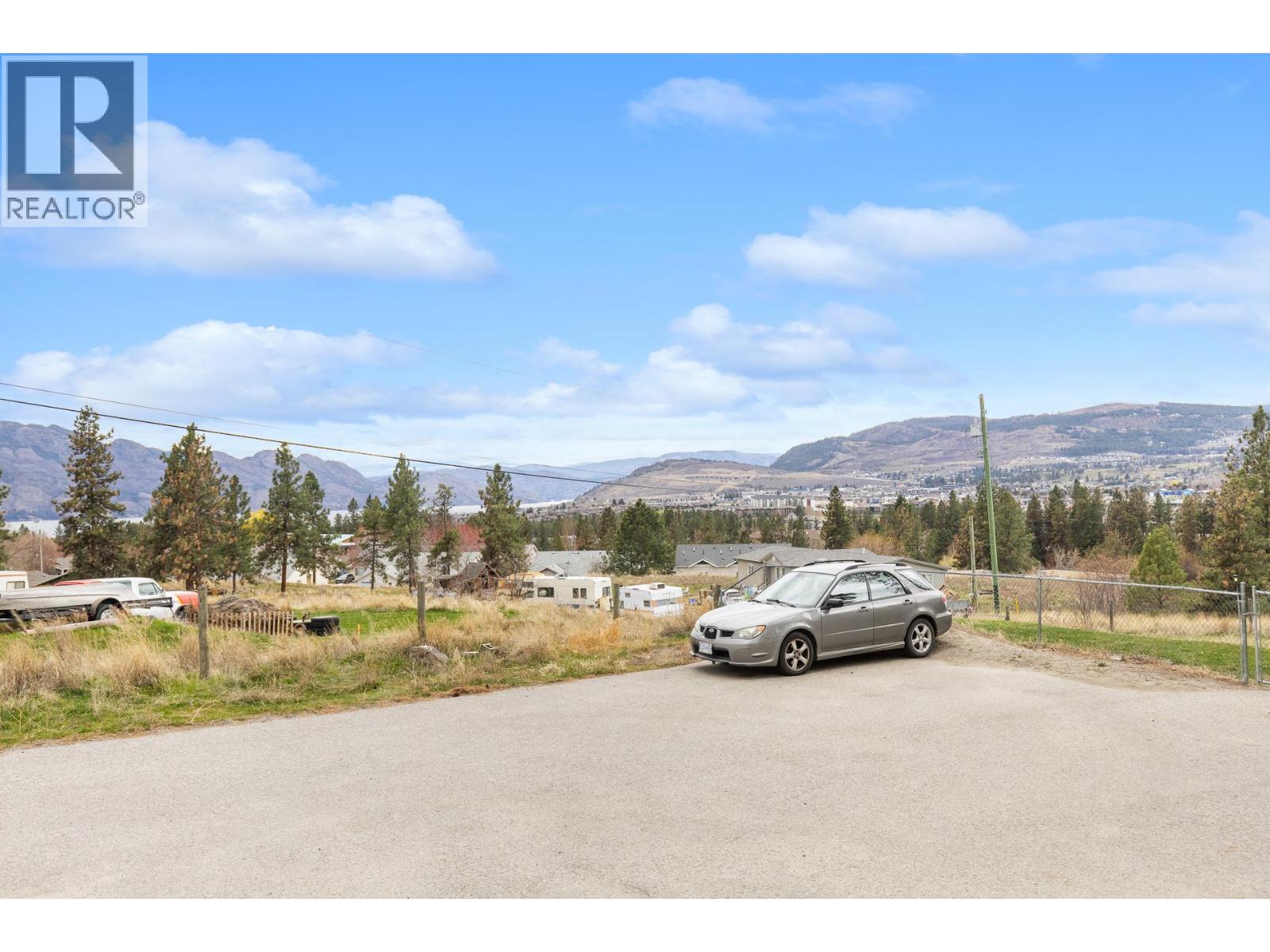 3260 Coyote Crescent