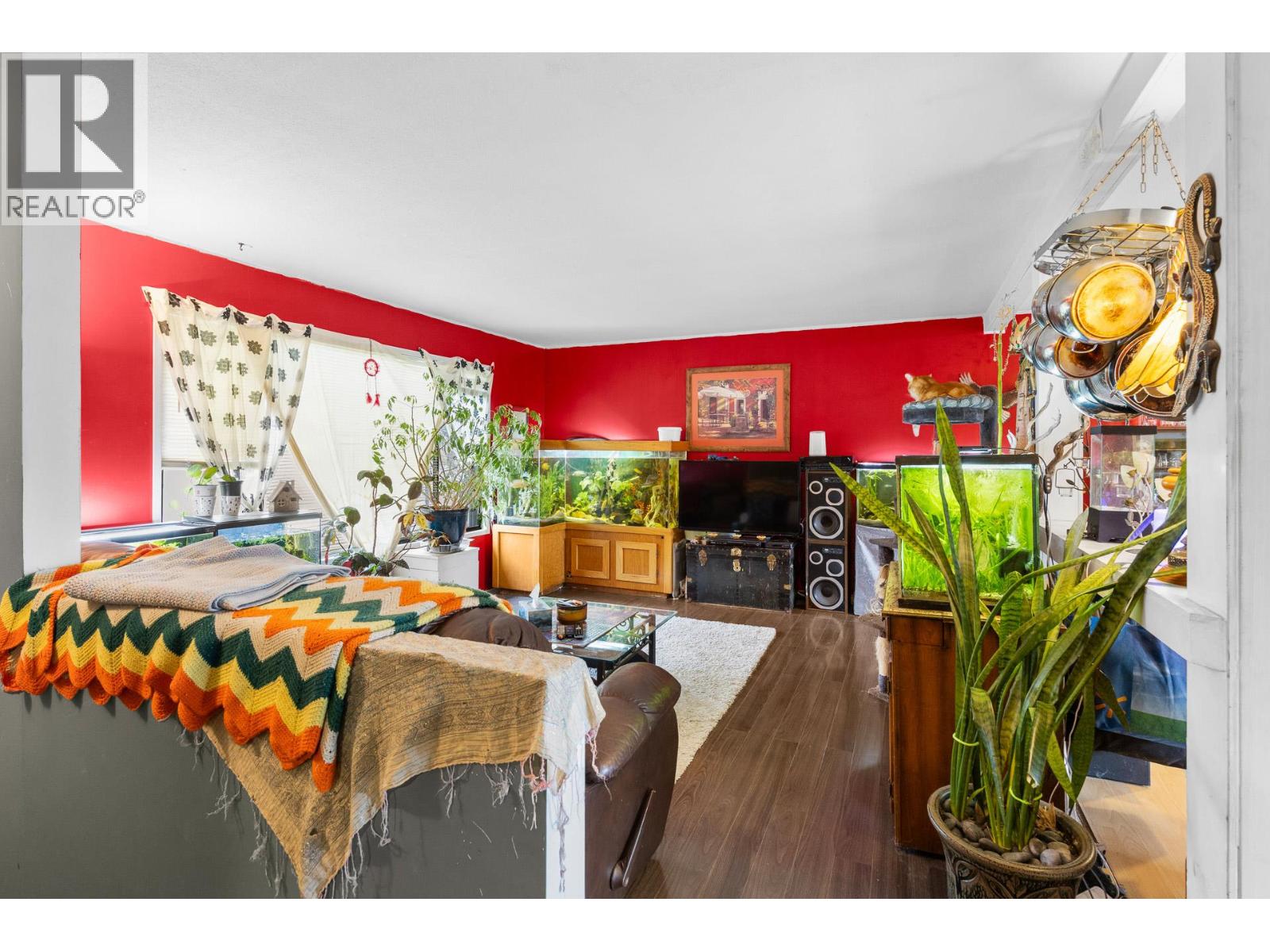 3260 Coyote Crescent