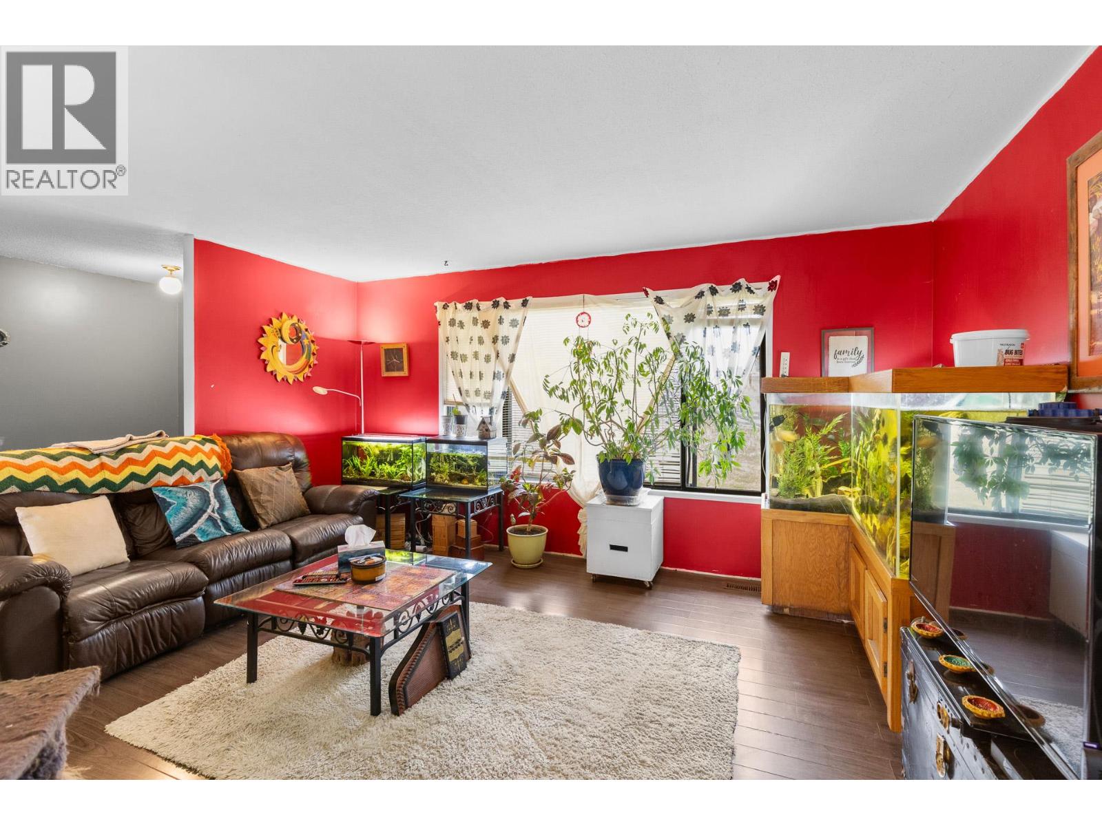 3260 Coyote Crescent