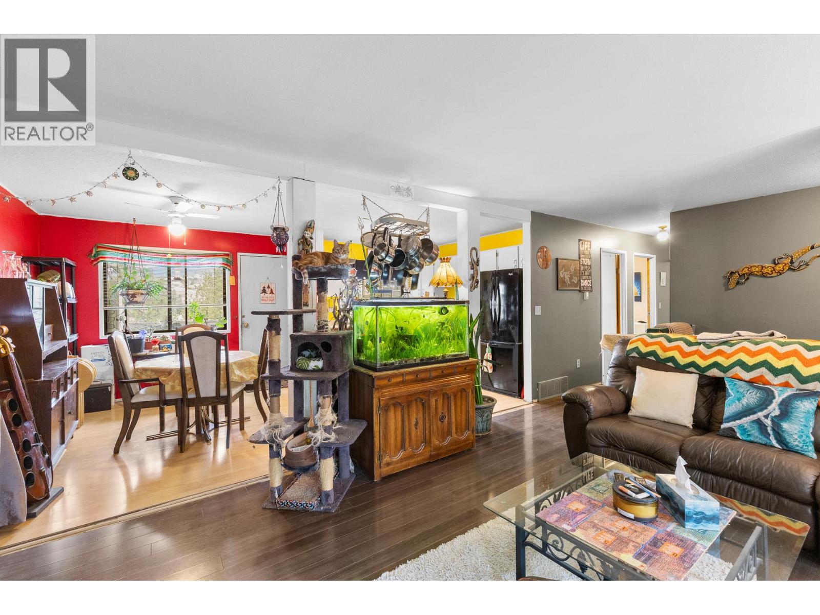 3260 Coyote Crescent