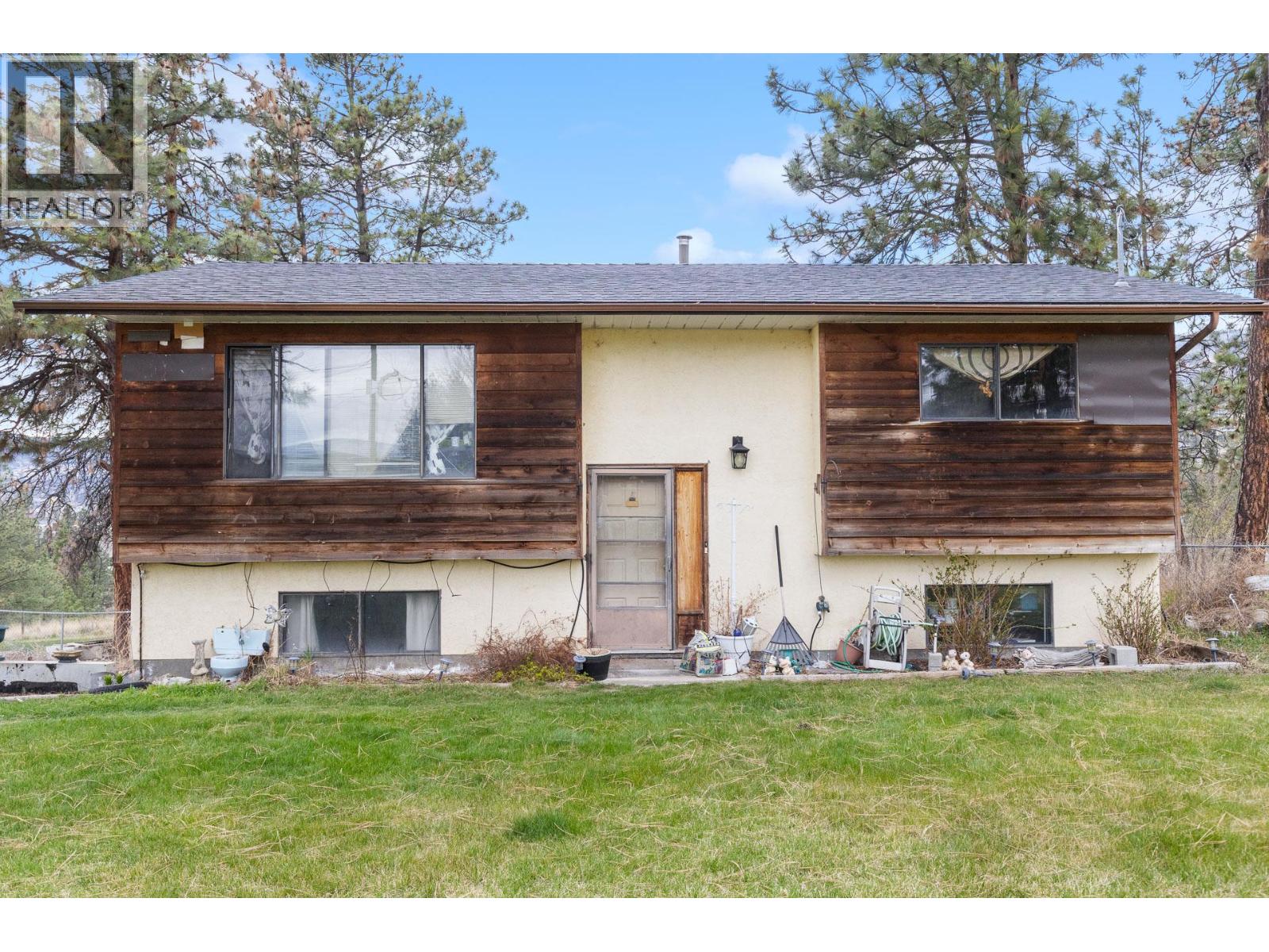 3260 Coyote Crescent