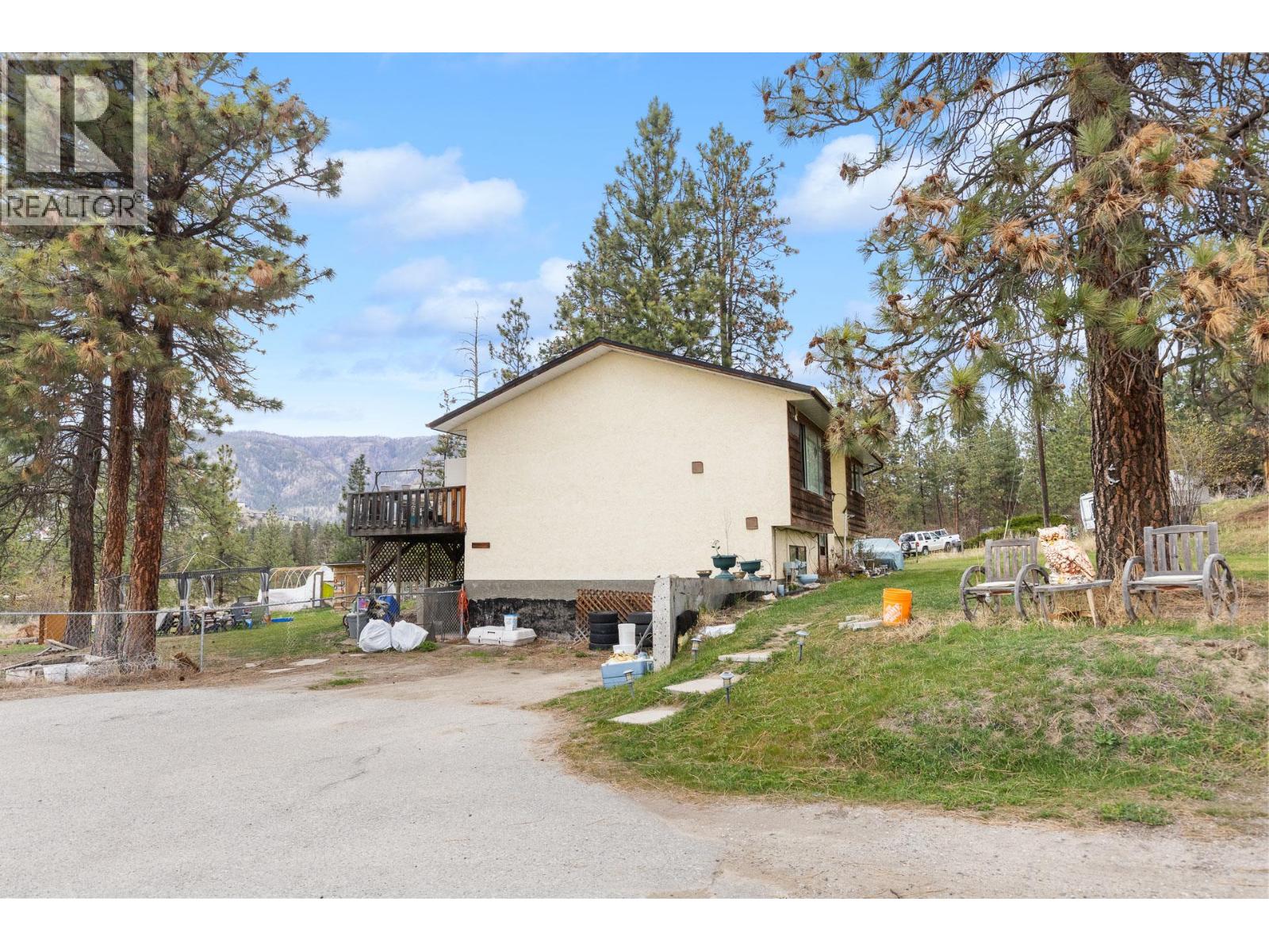 3260 Coyote Crescent