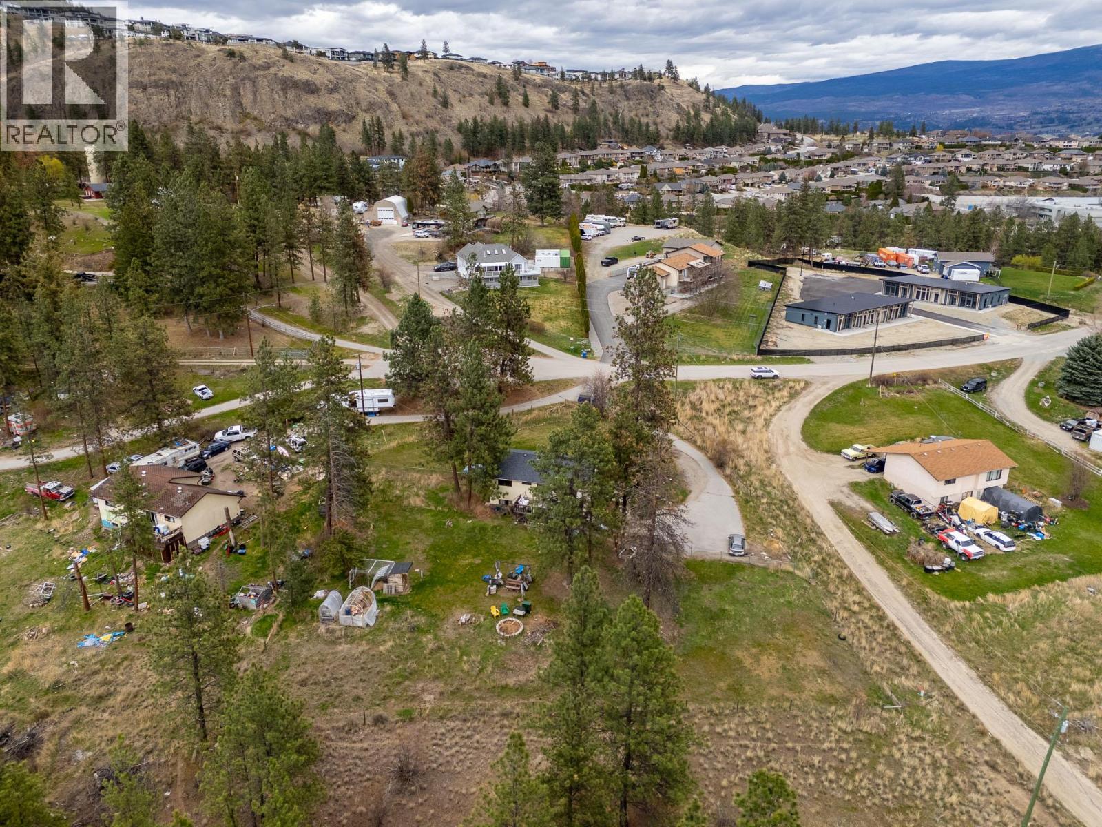 3260 Coyote Crescent