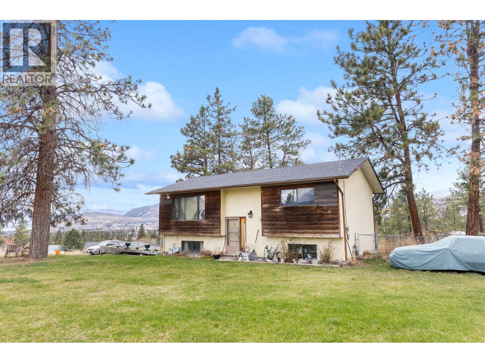 3260 Coyote Crescent