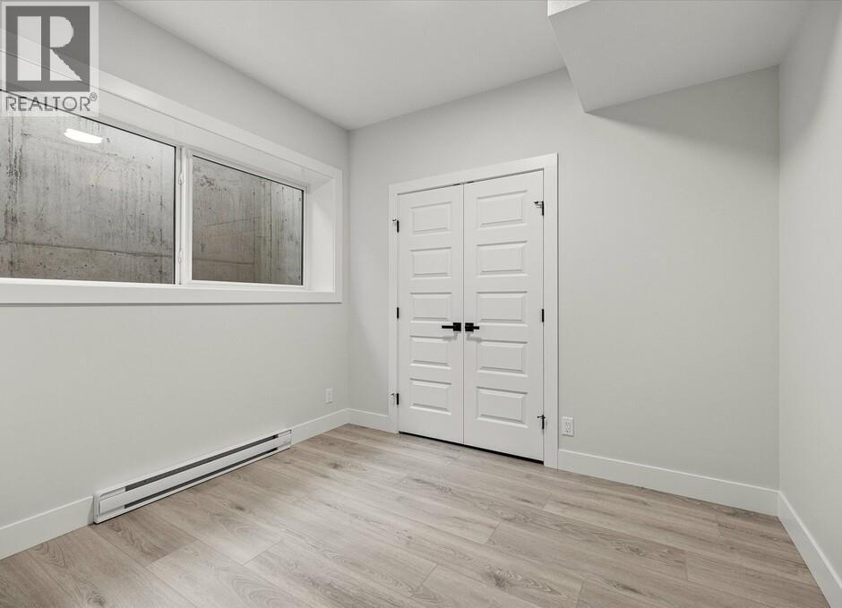1221 Lone Pine Drive