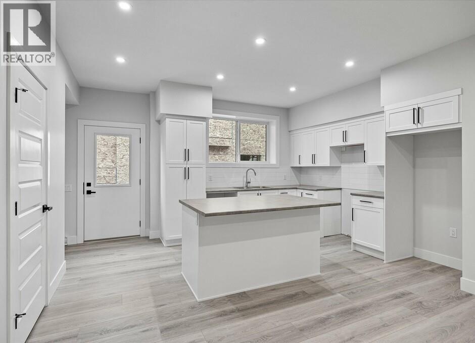 1221 Lone Pine Drive