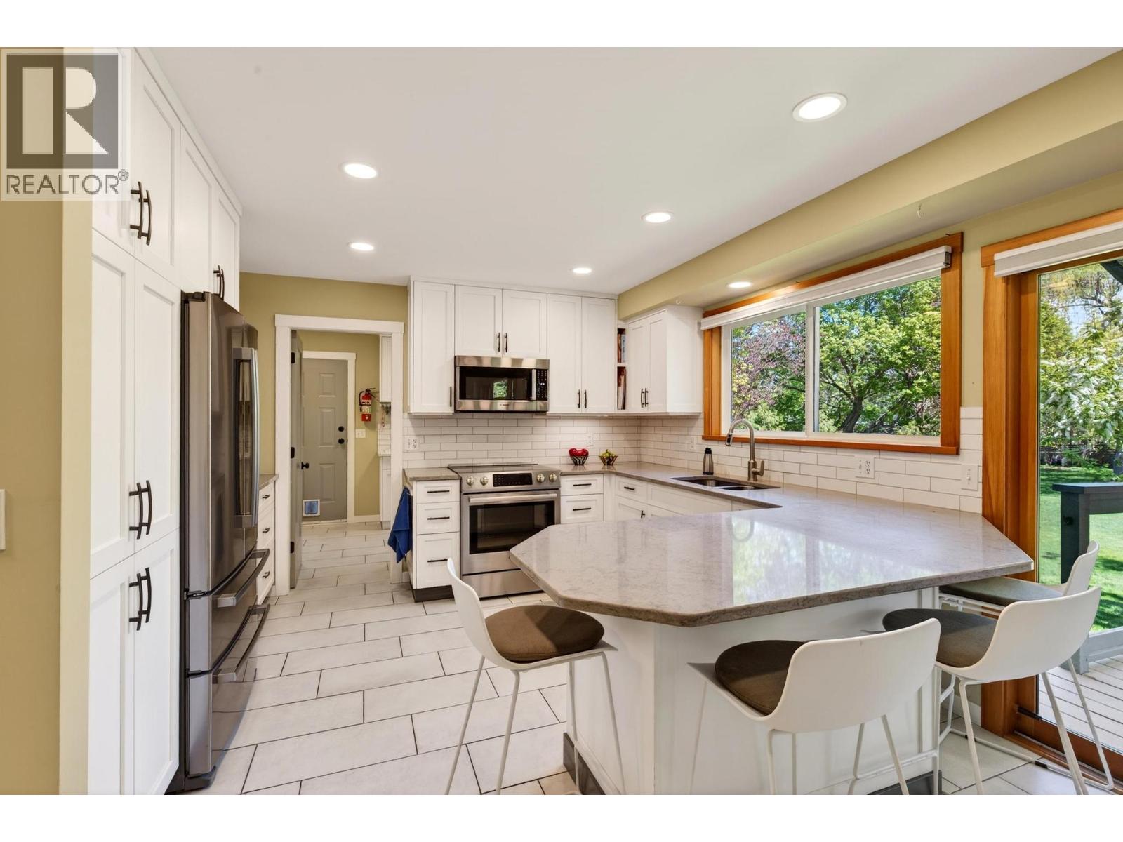 4621 Parkridge Drive