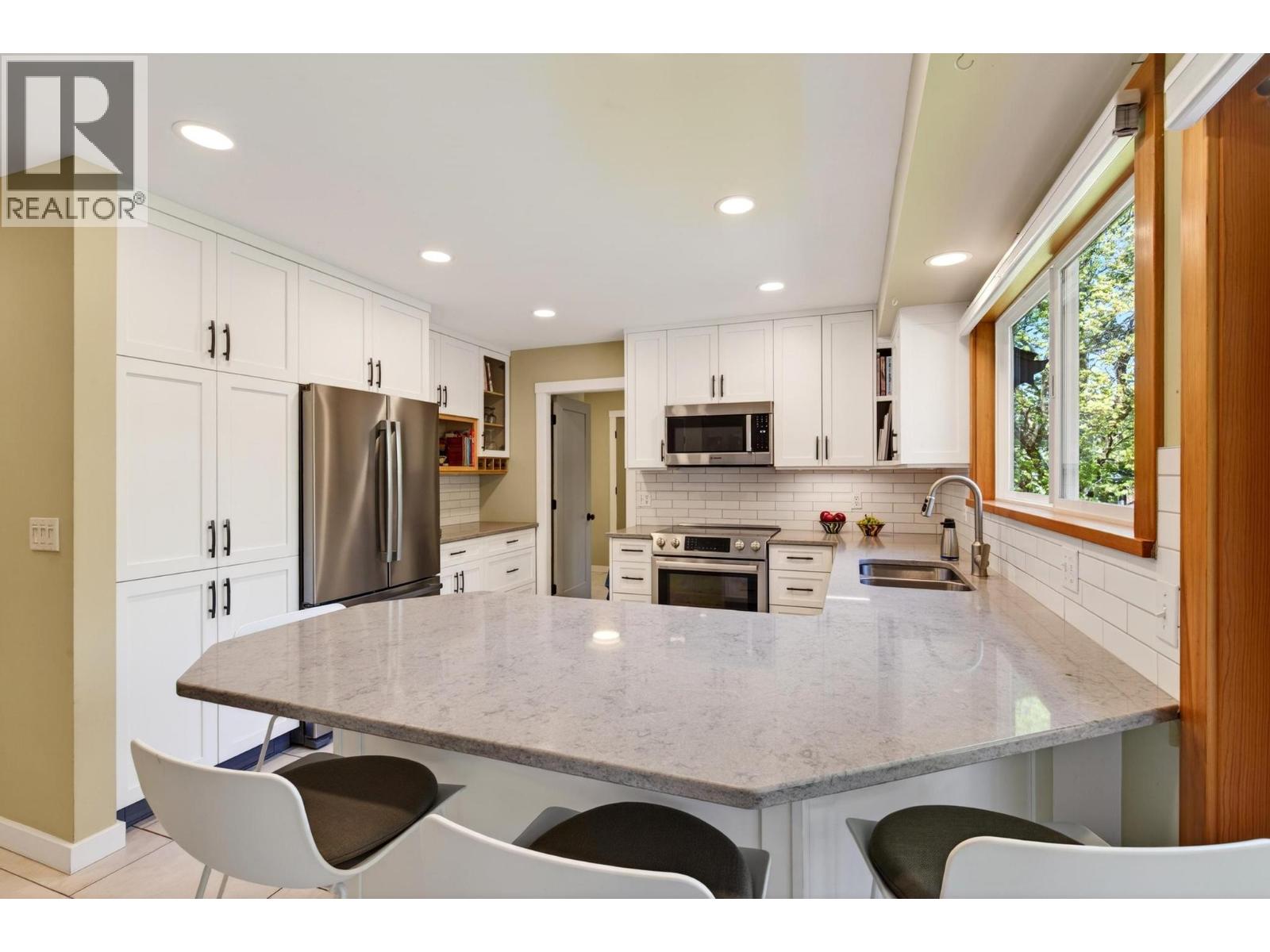 4621 Parkridge Drive