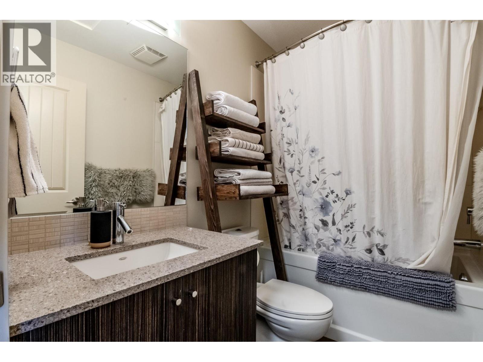 600 Sherwood Road Unit# 10
