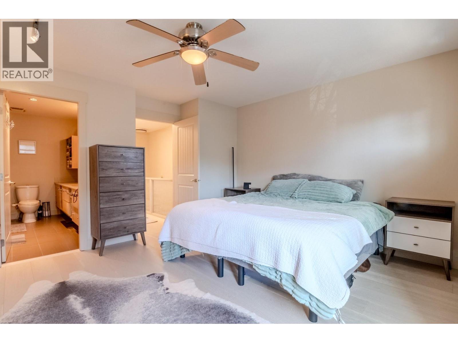 600 Sherwood Road Unit# 10