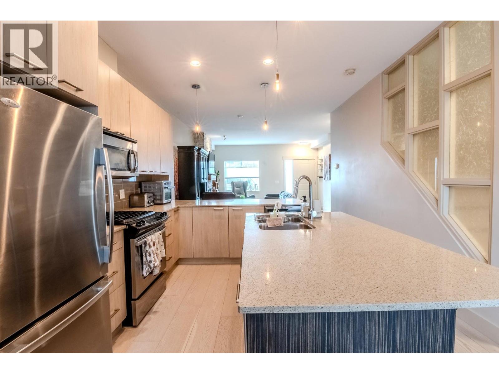 600 Sherwood Road Unit# 10