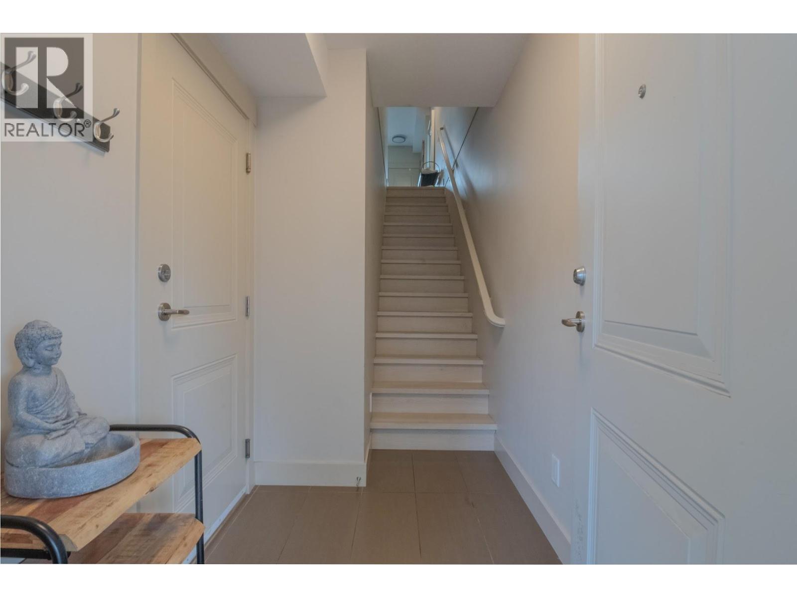 600 Sherwood Road Unit# 10