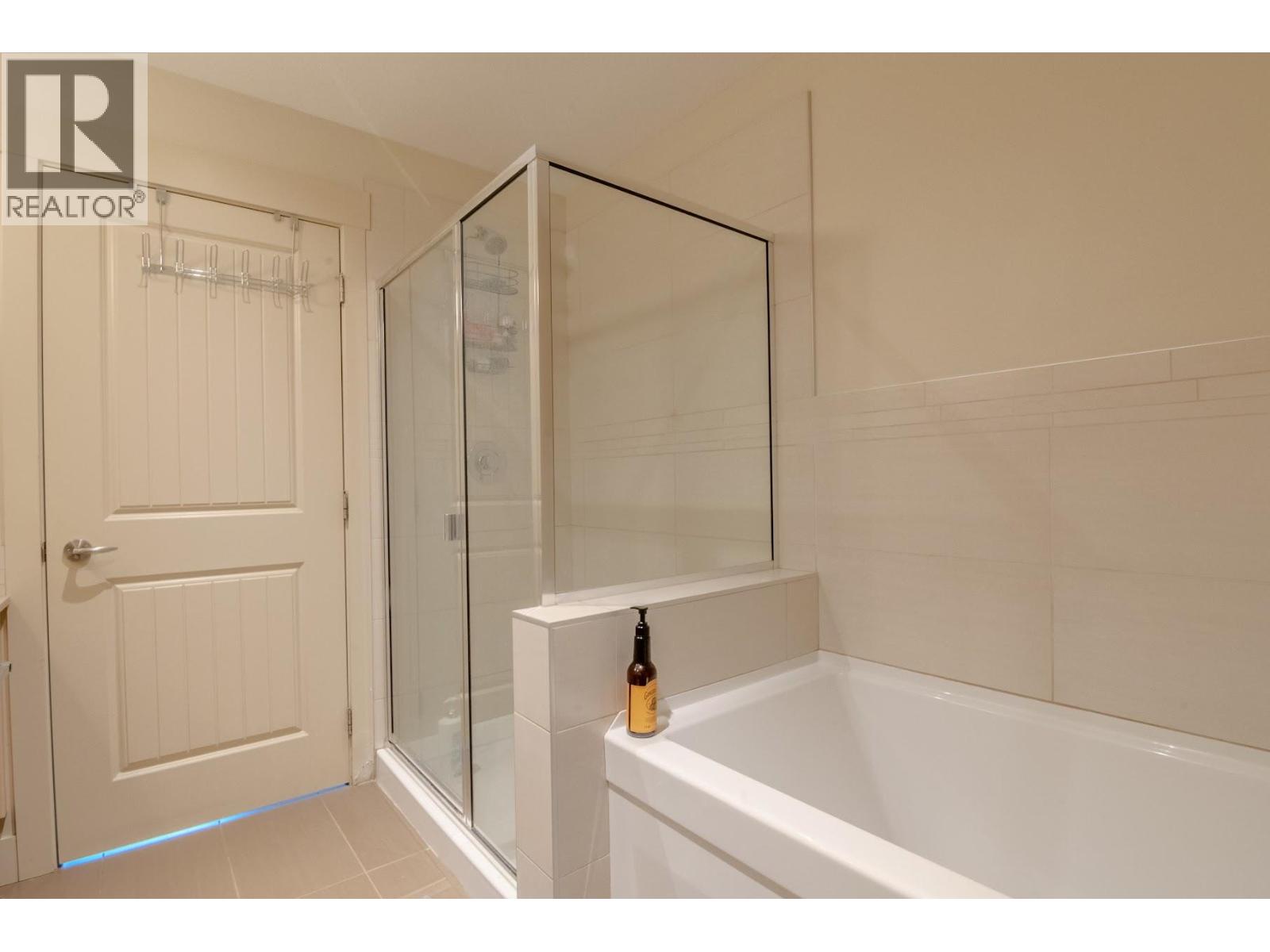 600 Sherwood Road Unit# 10
