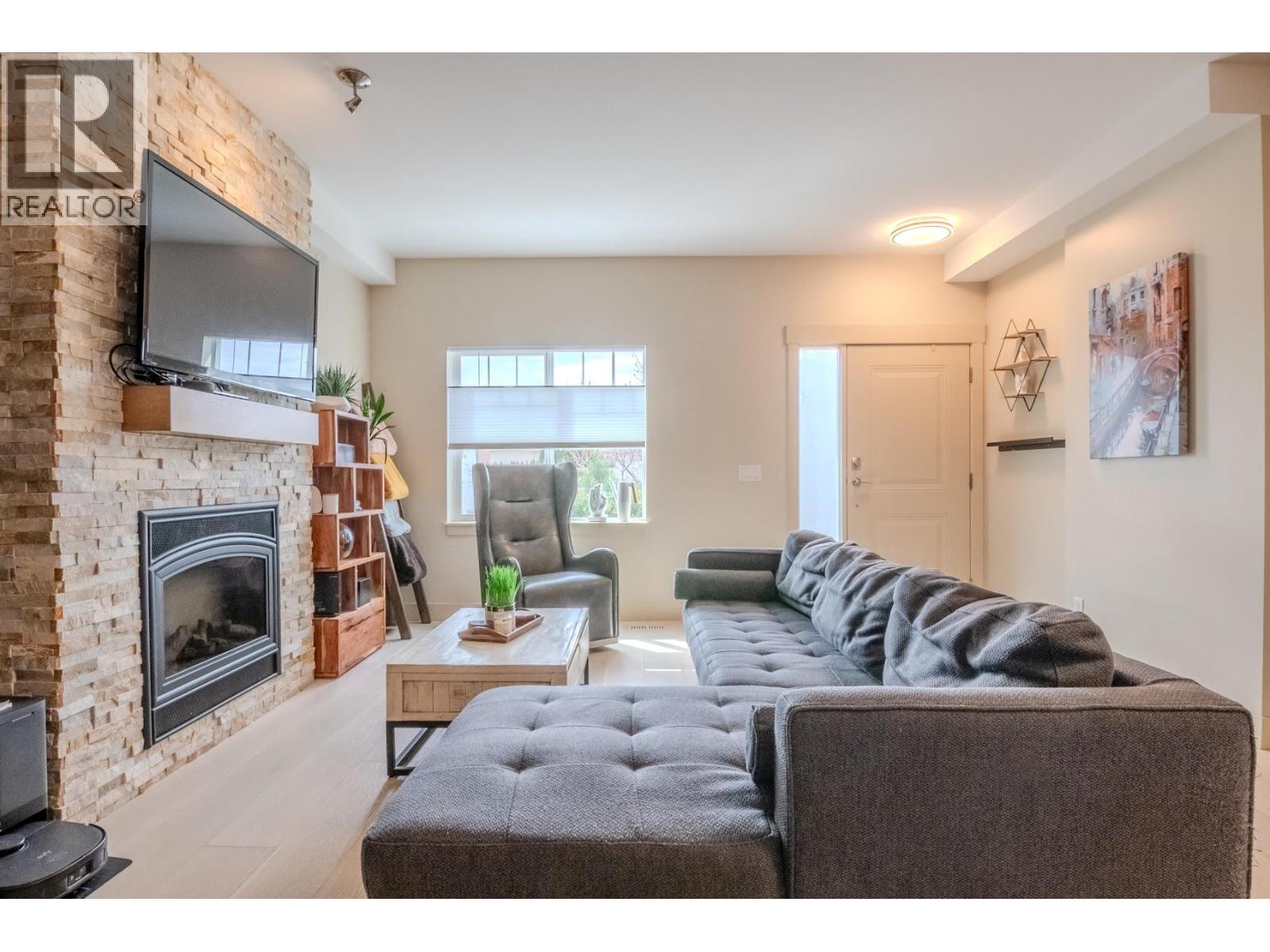 600 Sherwood Road Unit# 10