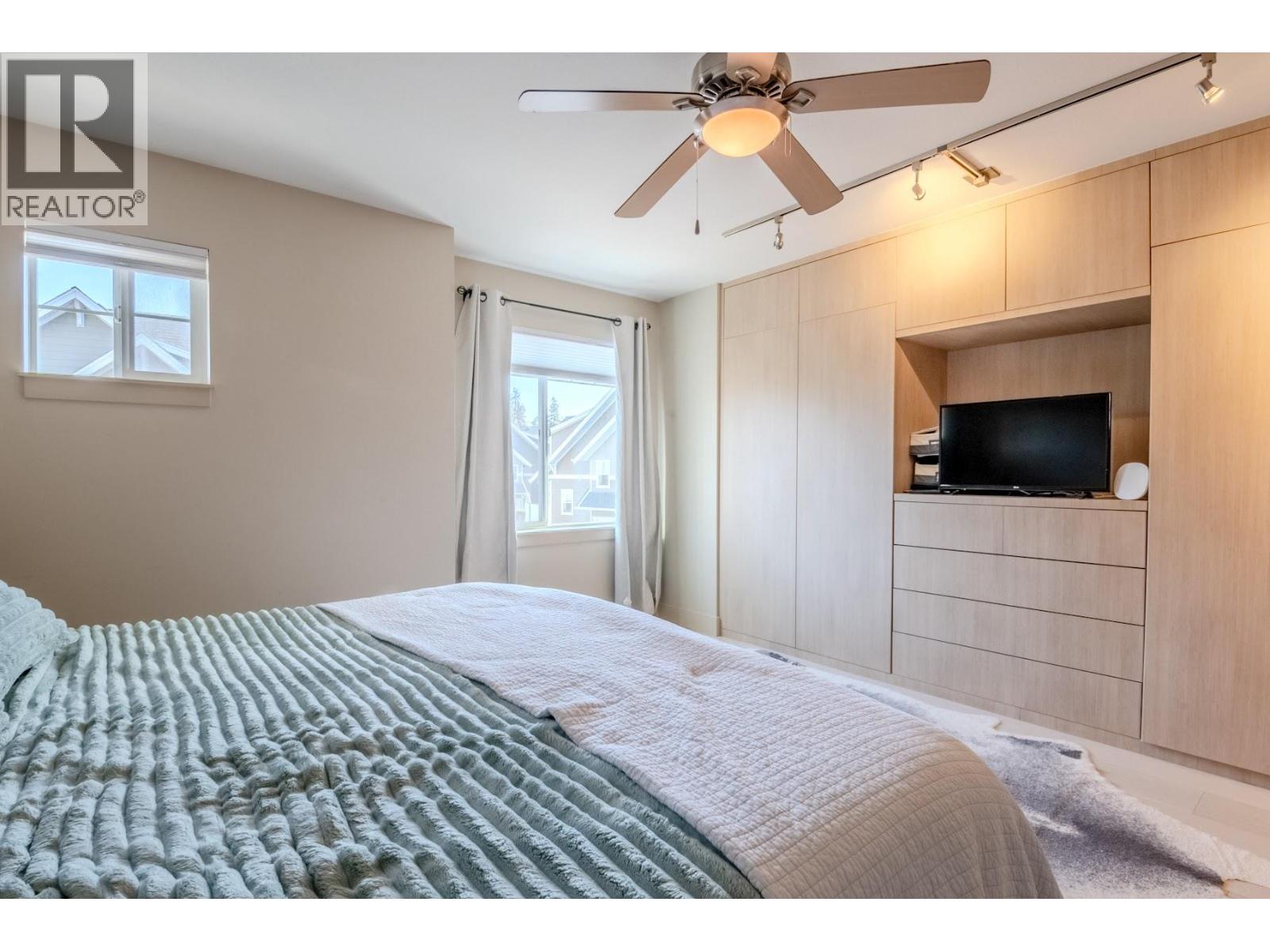 600 Sherwood Road Unit# 10