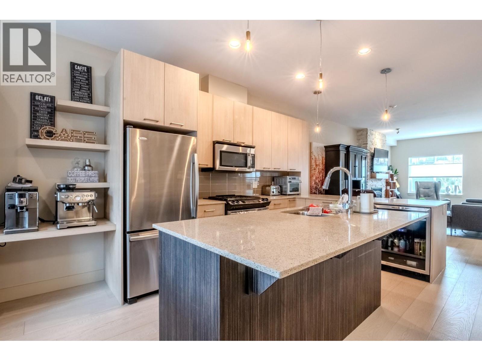 600 Sherwood Road Unit# 10