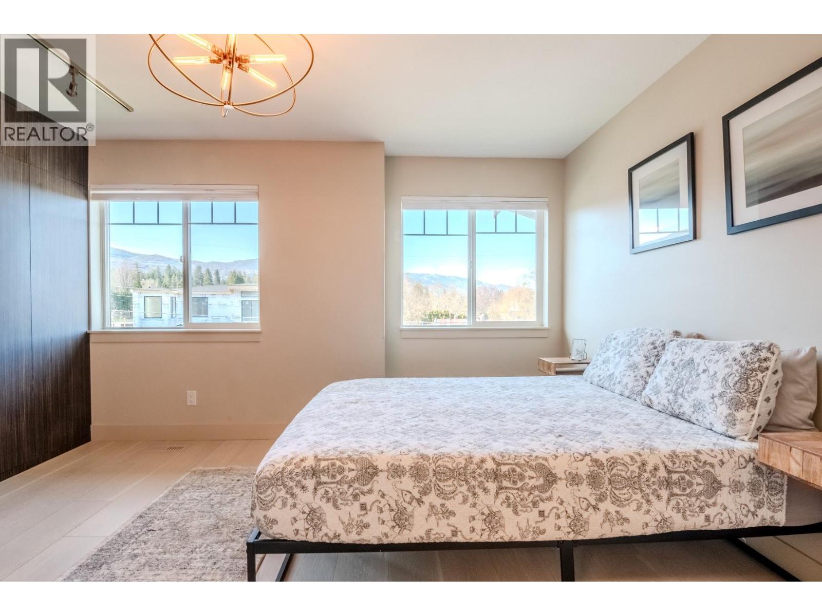 600 Sherwood Road Unit# 10