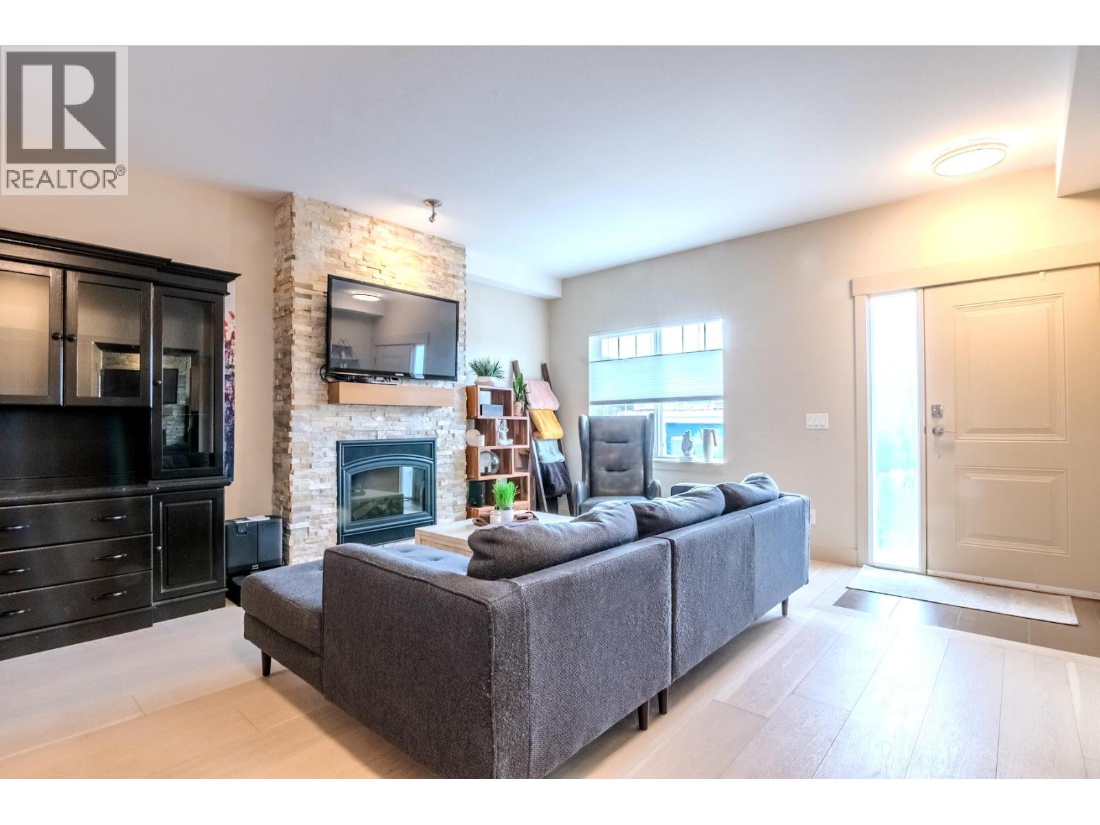 600 Sherwood Road Unit# 10
