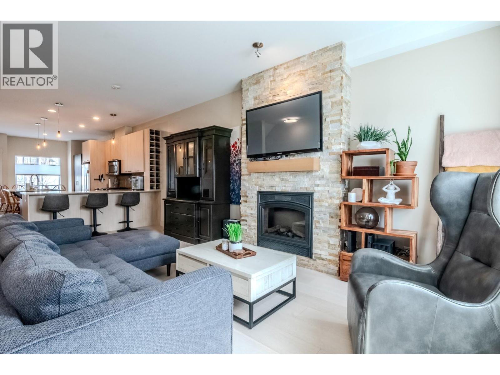 600 Sherwood Road Unit# 10