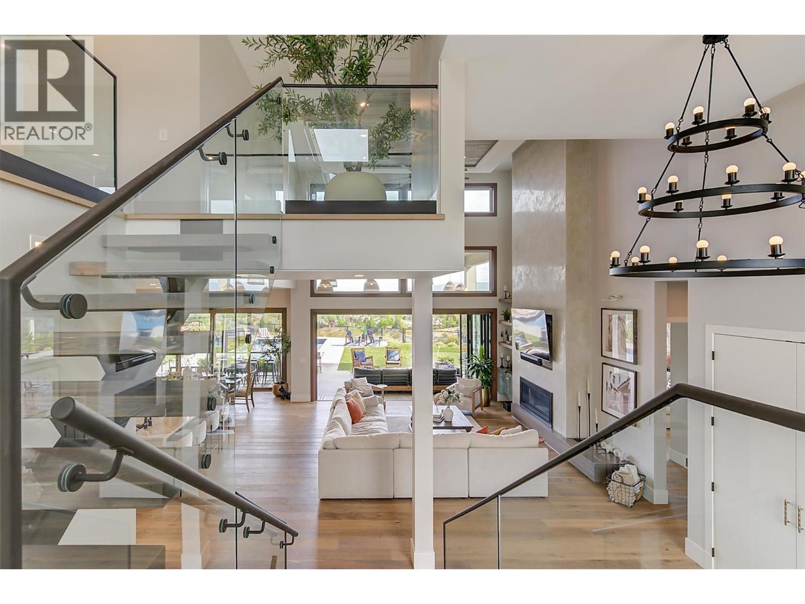 1612 Vincent Place
