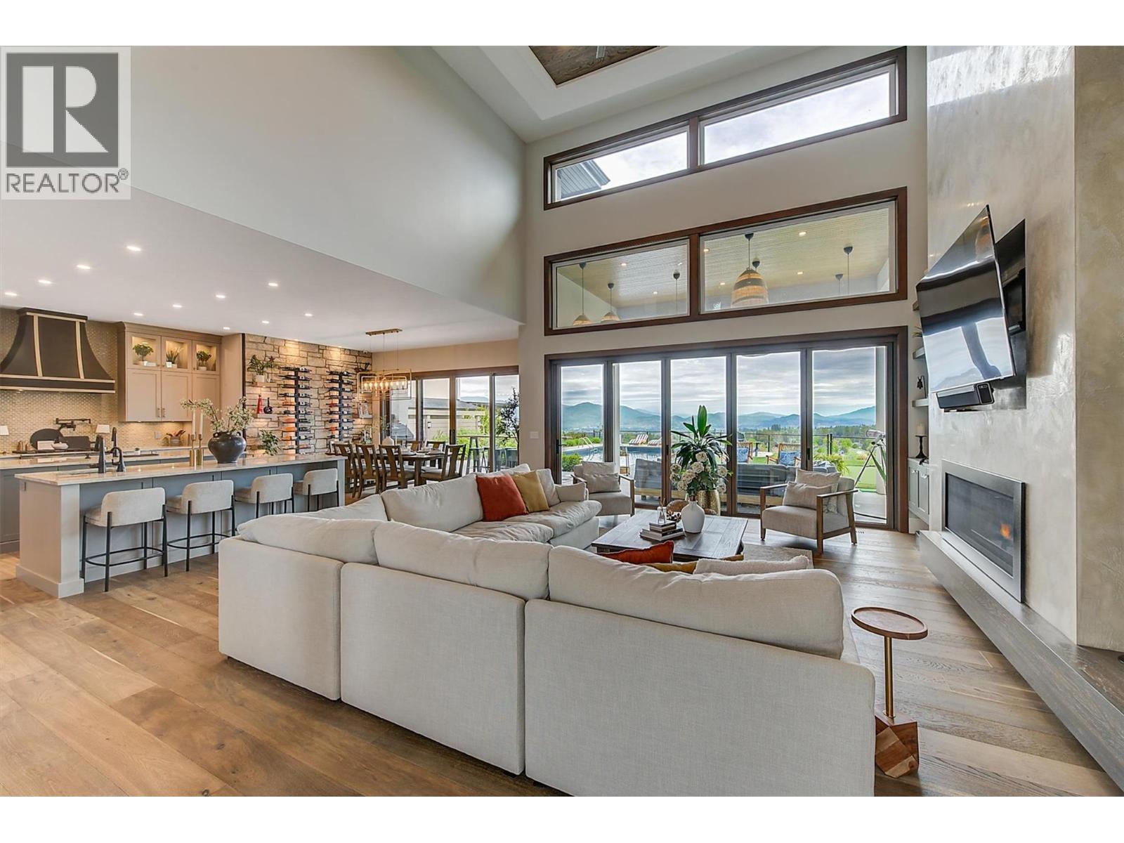 1612 Vincent Place