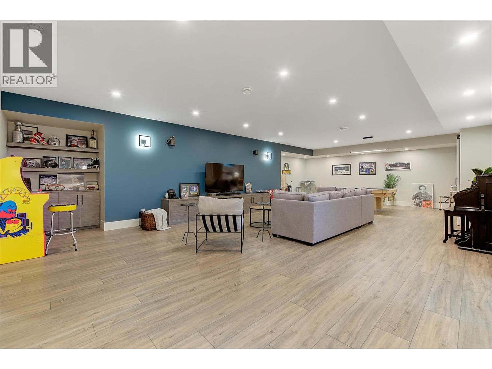 1612 Vincent Place