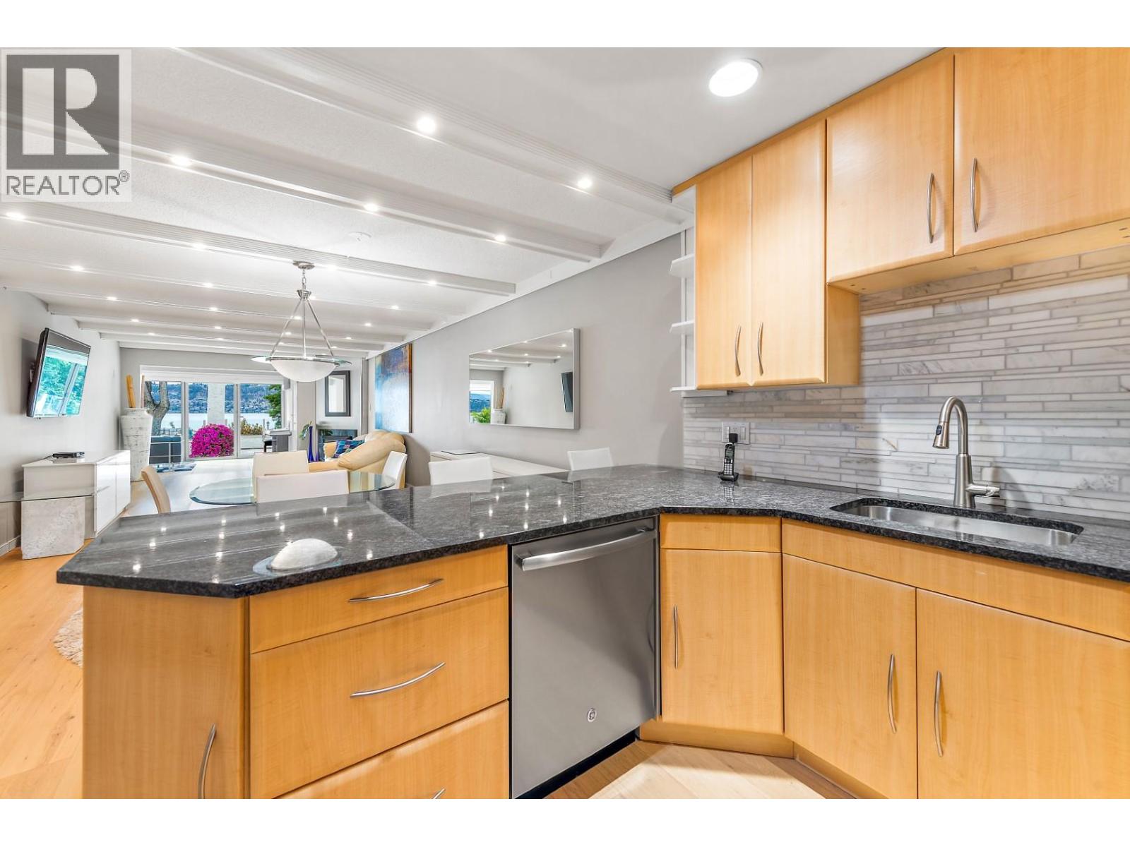 2900 Abbott Street Unit# 208