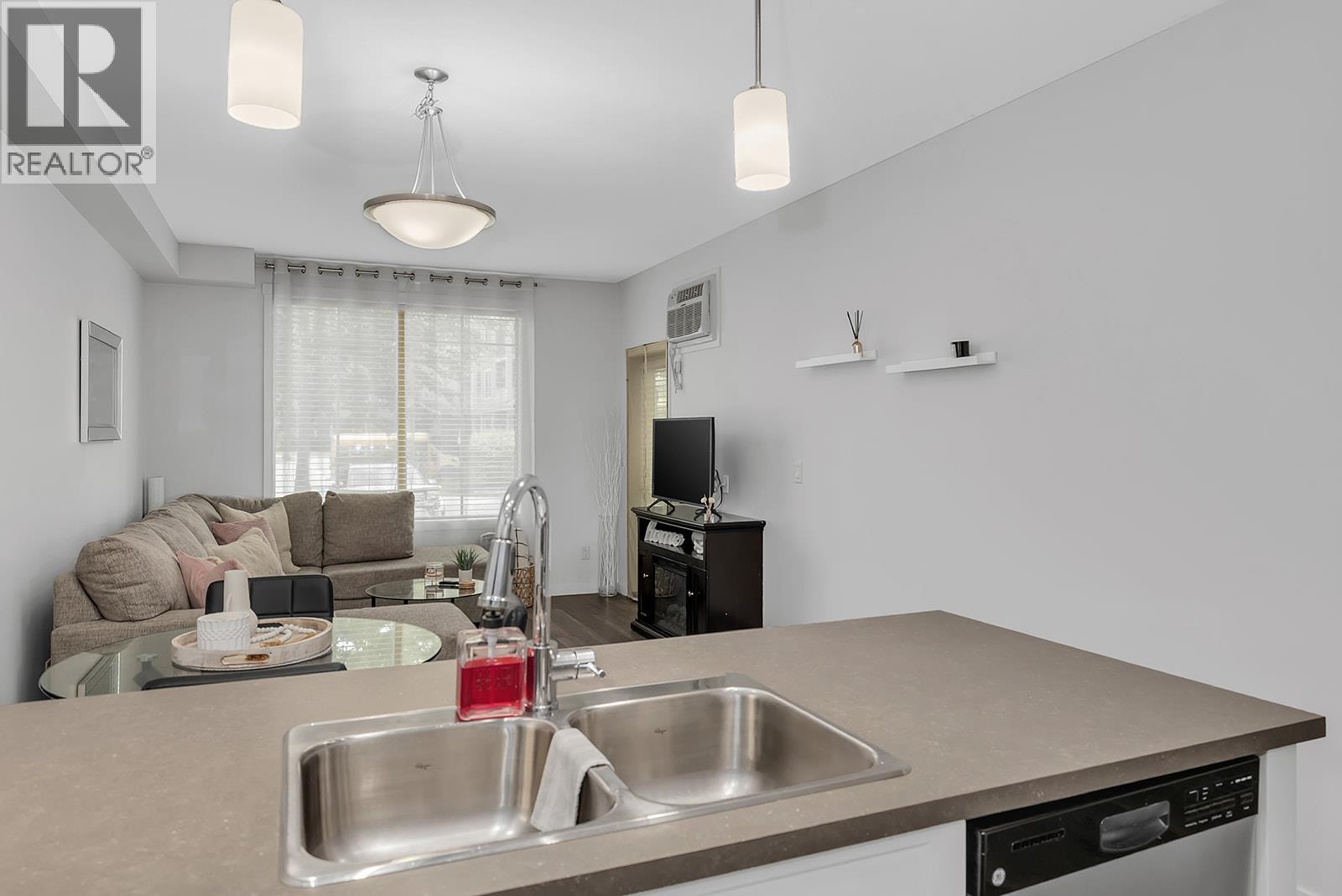 3731 Casorso Road Unit# 118