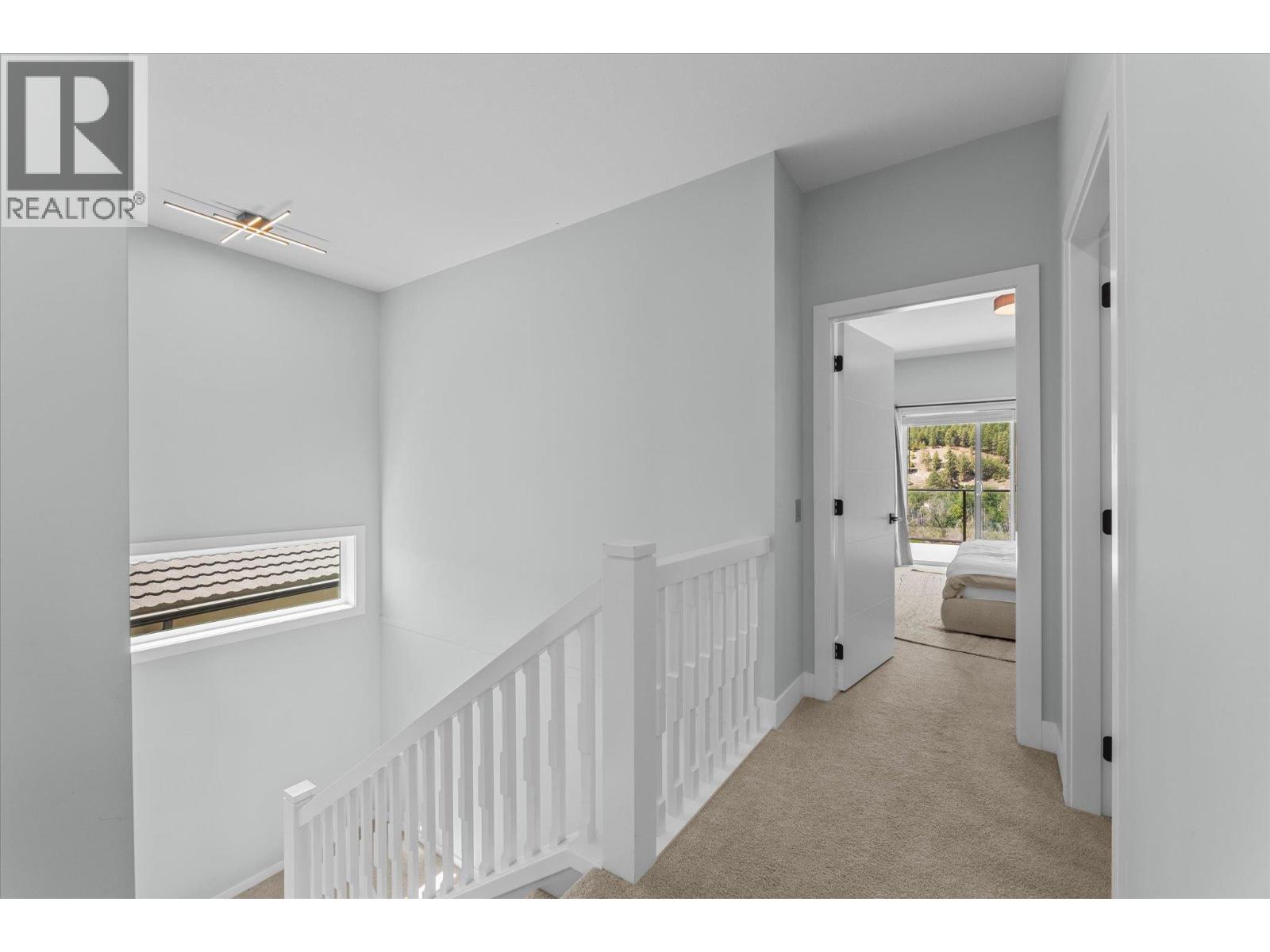 1846 Viewpoint Crescent