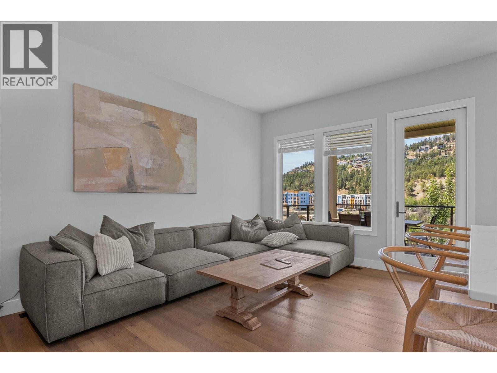 1846 Viewpoint Crescent