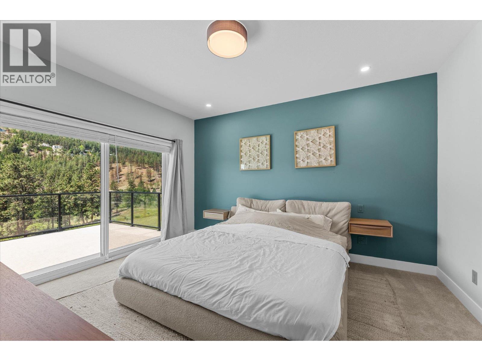 1846 Viewpoint Crescent