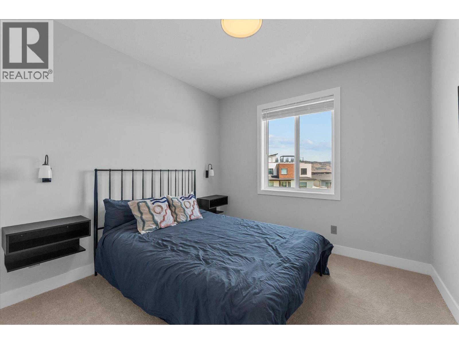 1846 Viewpoint Crescent