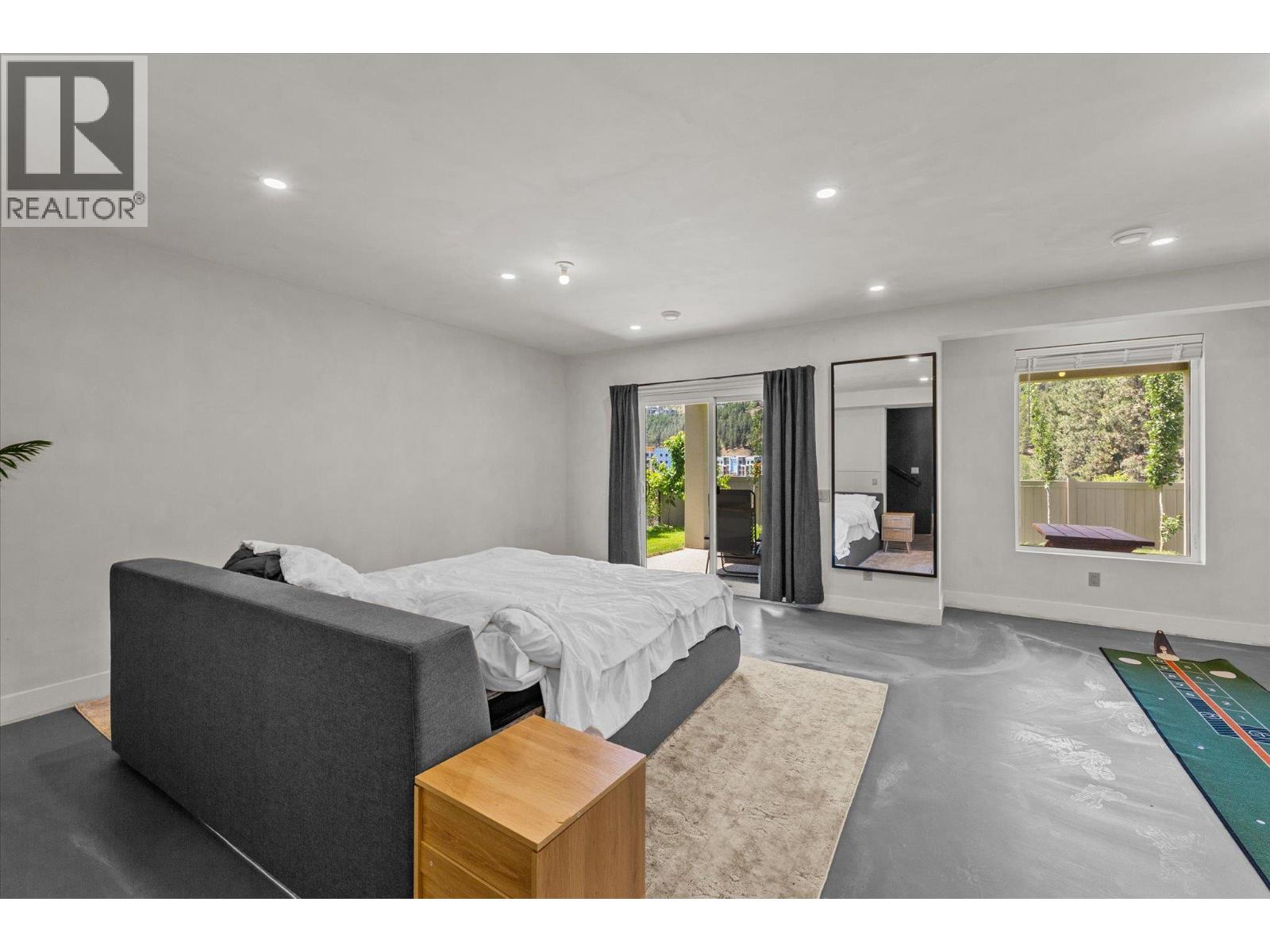 1846 Viewpoint Crescent